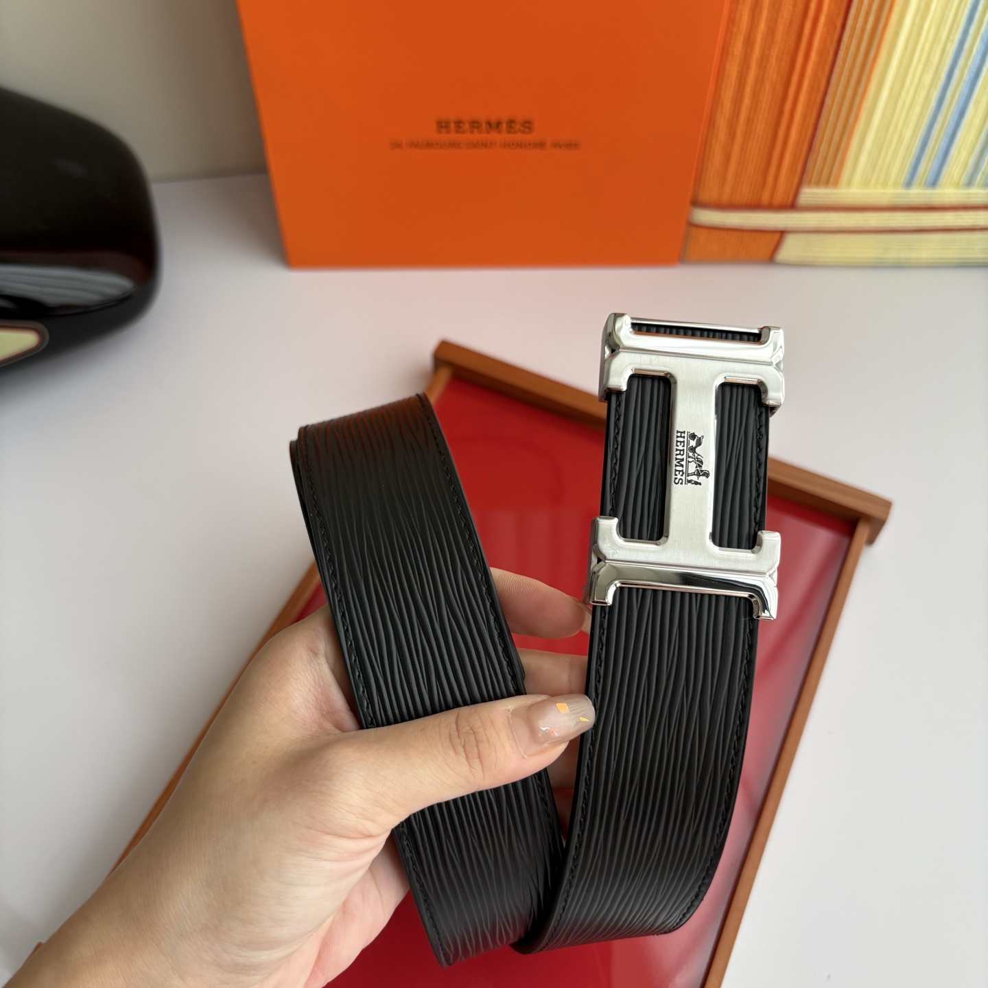 【爱马仕】Hermes 原单爱马仕，宽3.8cm进口原版皮带身，双面可用，内穿精品钢扣，精品电镀五金 ！