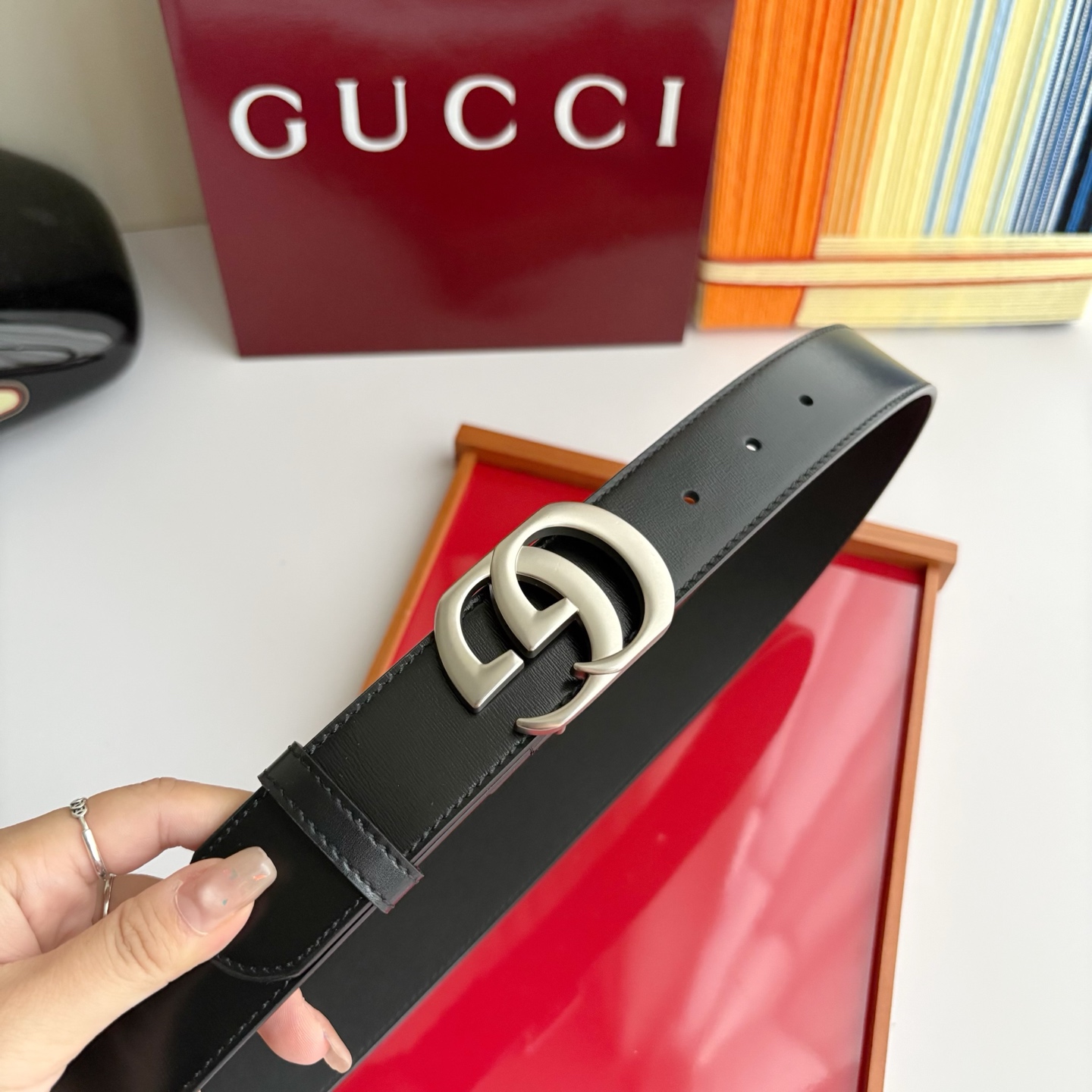 Gucci精品亮面皮纹原版皮底，搭配新款双G复古扣，宽3.5cm，时尚大方，典雅别致。