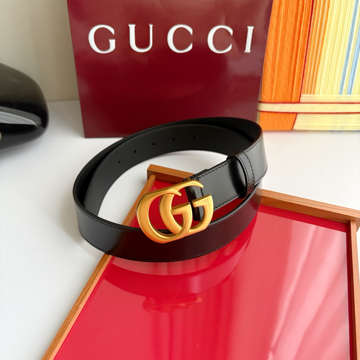 Gucci精品亮面皮纹原版皮底，搭配新款双G复古扣，宽3.5cm，时尚大方，典雅别致。