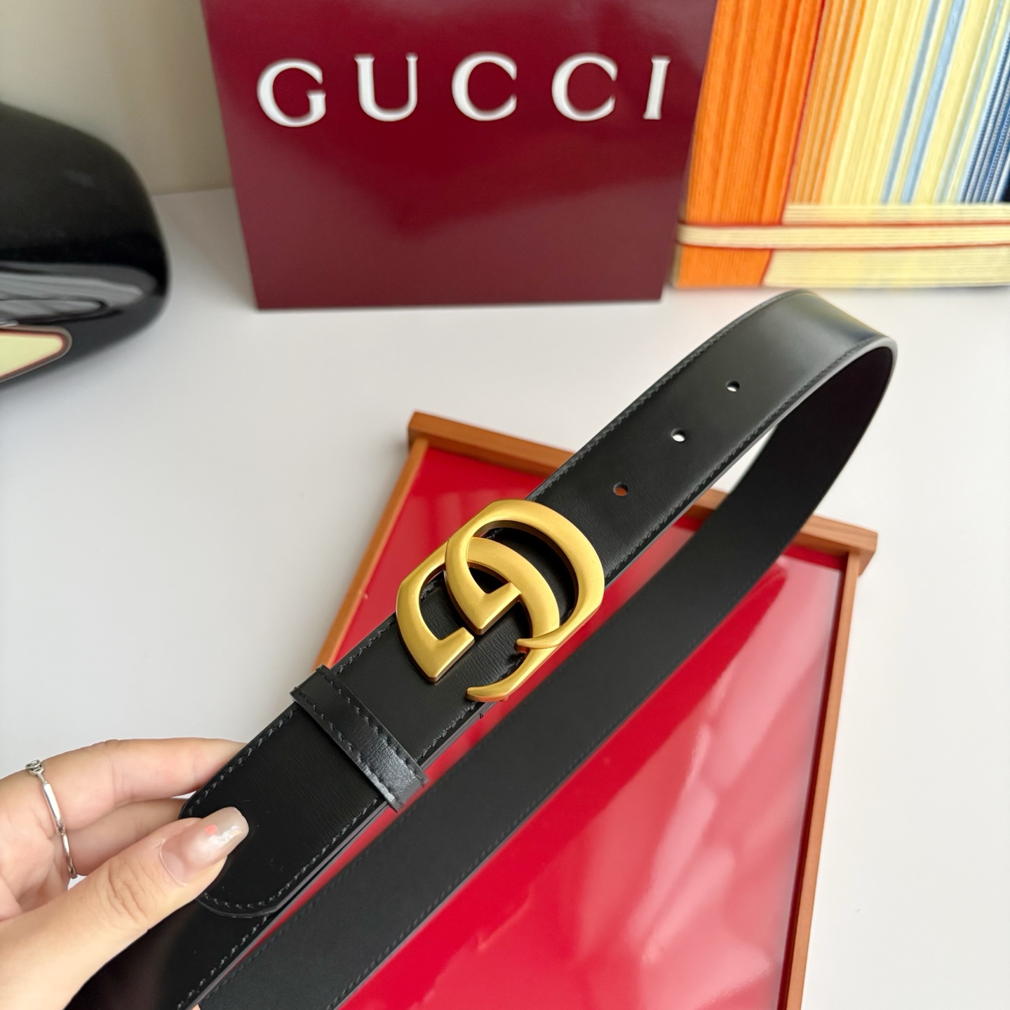 Gucci精品亮面皮纹原版皮底，搭配新款双G复古扣，宽3.5cm，时尚大方，典雅别致。
