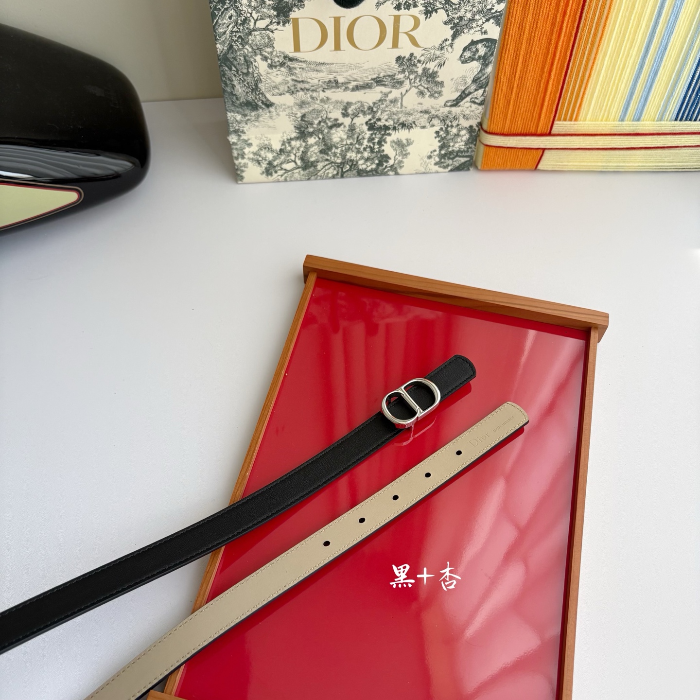 这款 CD Icon 腰带由乔纳森•安德森 （onathan Anderson） 倾情打造，将经典传承与