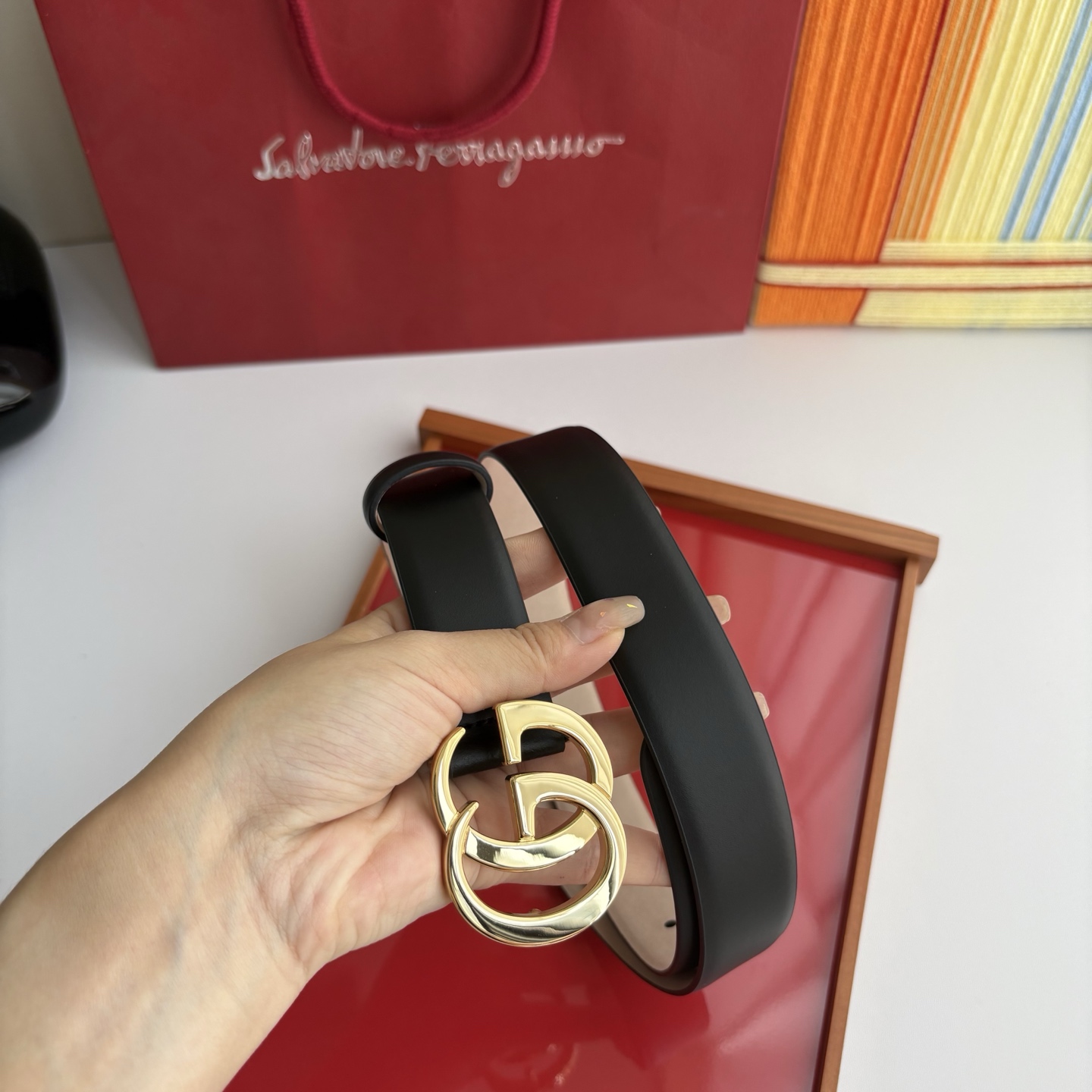 Gucci精品小牛皮面原版树膏沙底，搭配新款双G亮面扣，宽3.0cm，时尚大方，典雅别致。