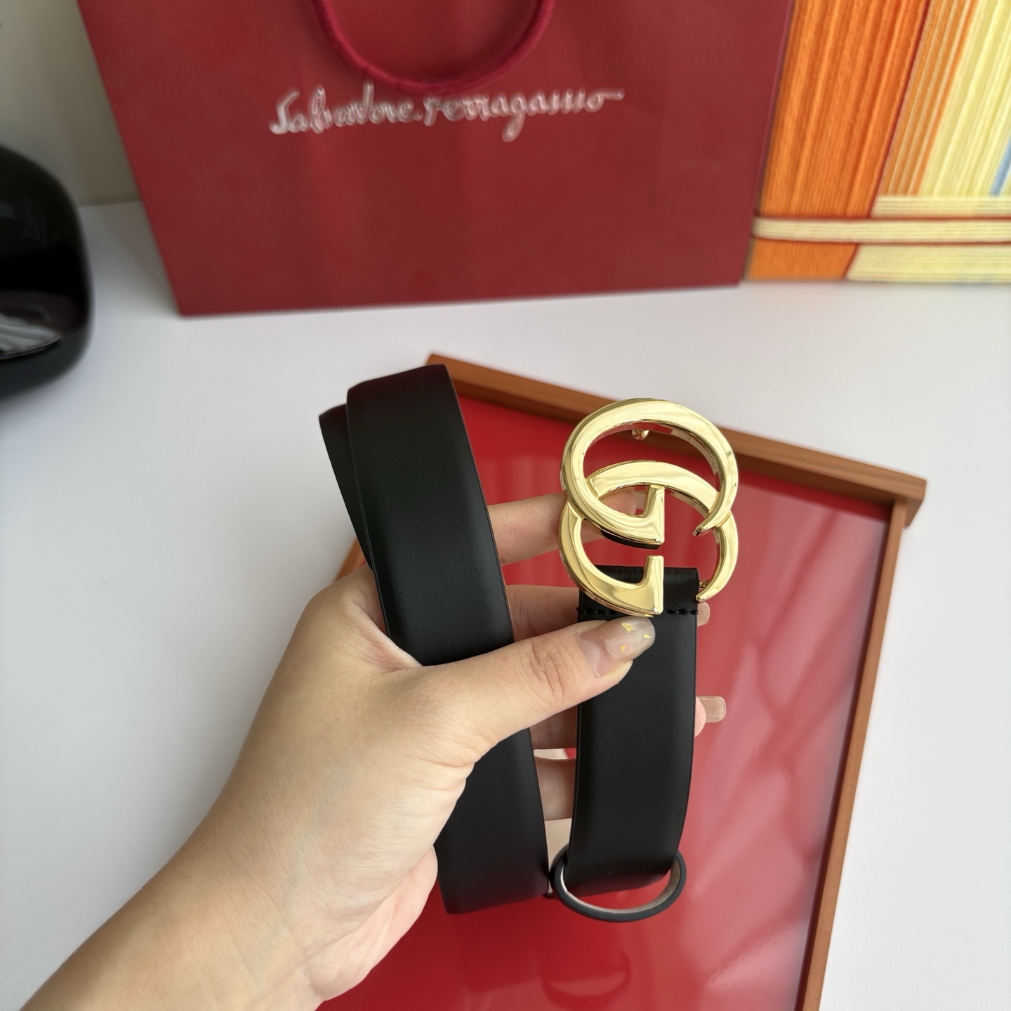Gucci精品小牛皮面原版树膏沙底，搭配新款双G亮面扣，宽3.0cm，时尚大方，典雅别致。