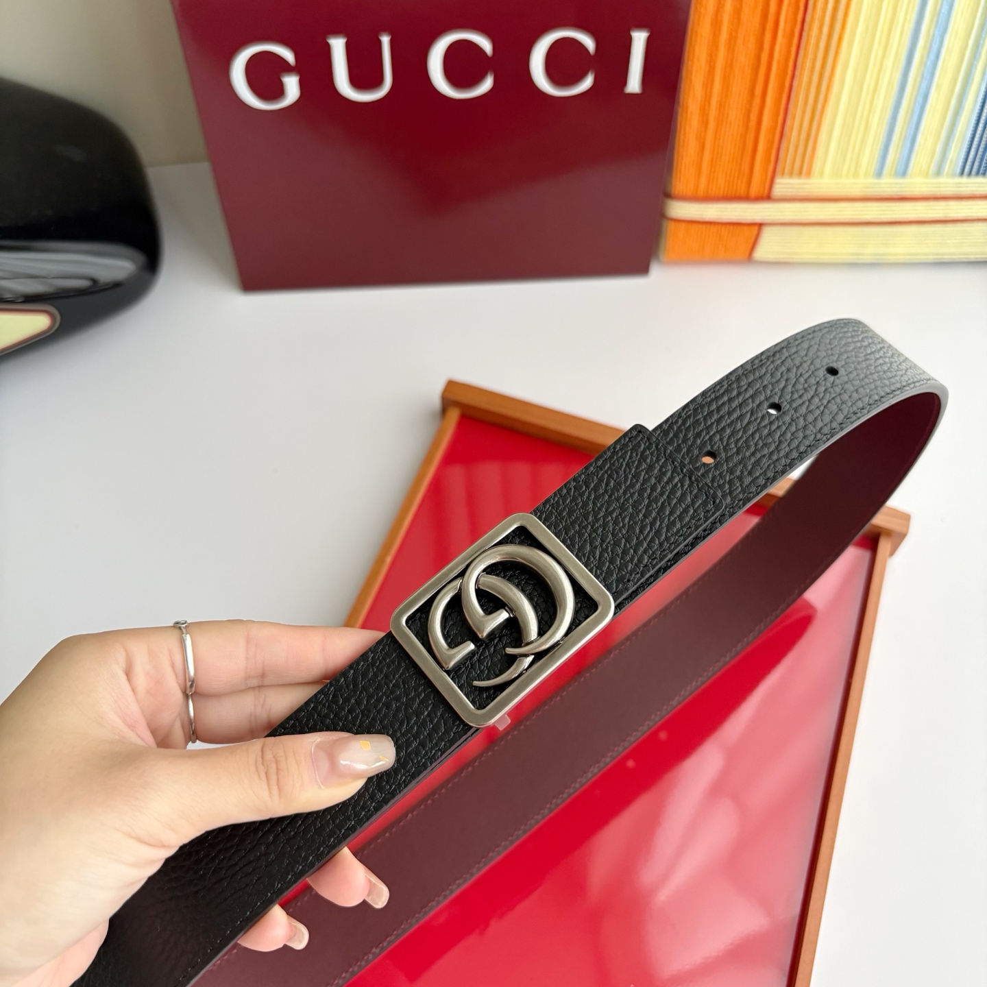 Gucci 经典原单品质，黑色荔枝纹搭配酒红色平纹底，纯铜挂扣，精工制作，细节看图，实物拍摄，高端奢华，