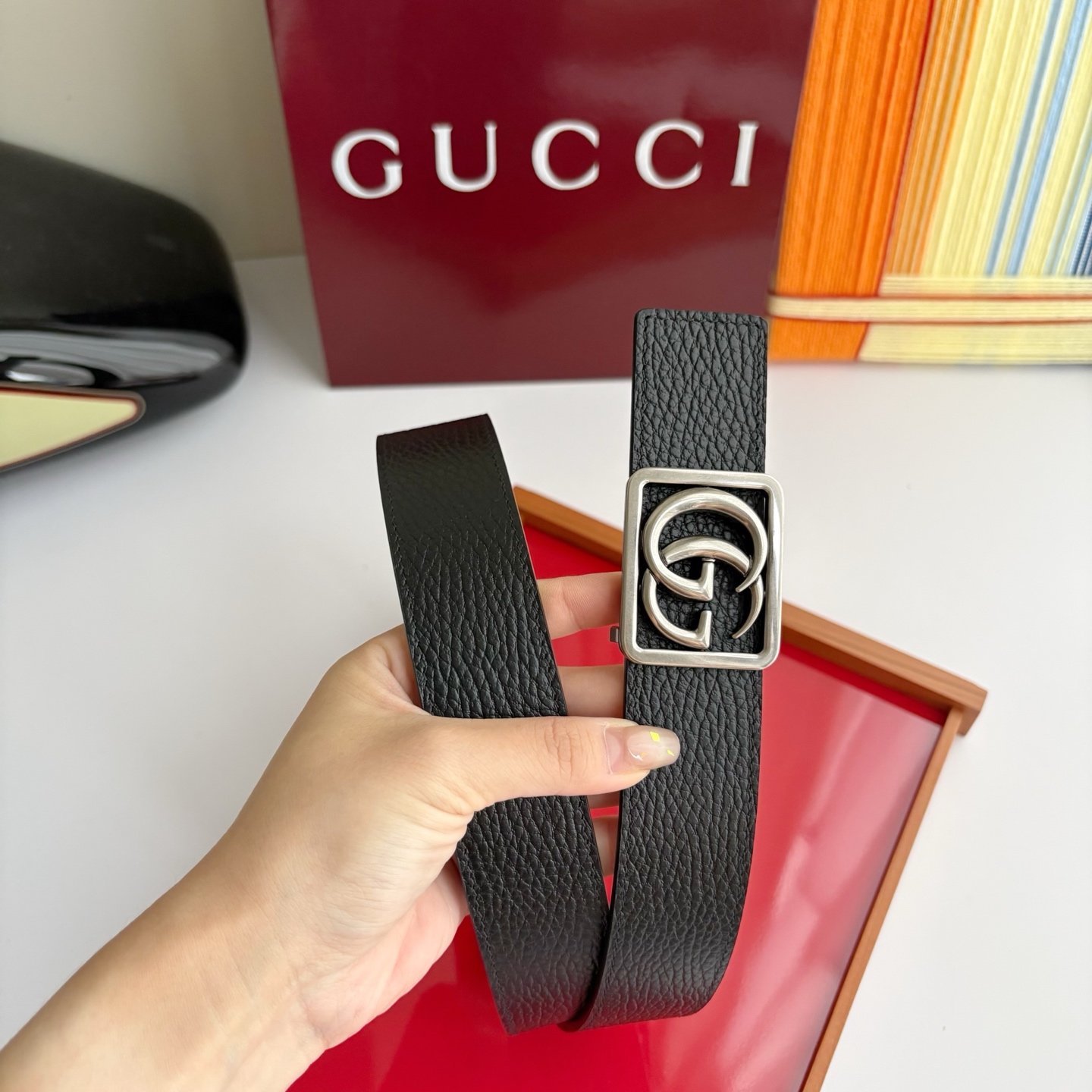 Gucci 经典原单品质，黑色荔枝纹搭配酒红色平纹底，纯铜挂扣，精工制作，细节看图，实物拍摄，高端奢华，