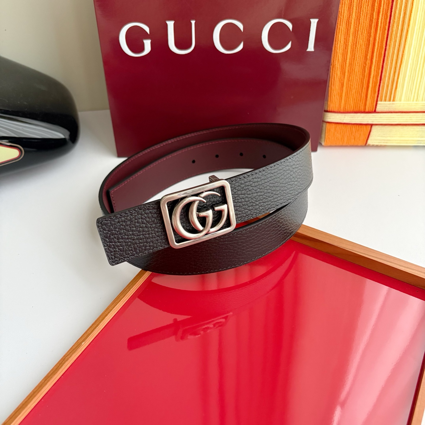 Gucci 经典原单品质，黑色荔枝纹搭配酒红色平纹底，纯铜挂扣，精工制作，细节看图，实物拍摄，高端奢华，