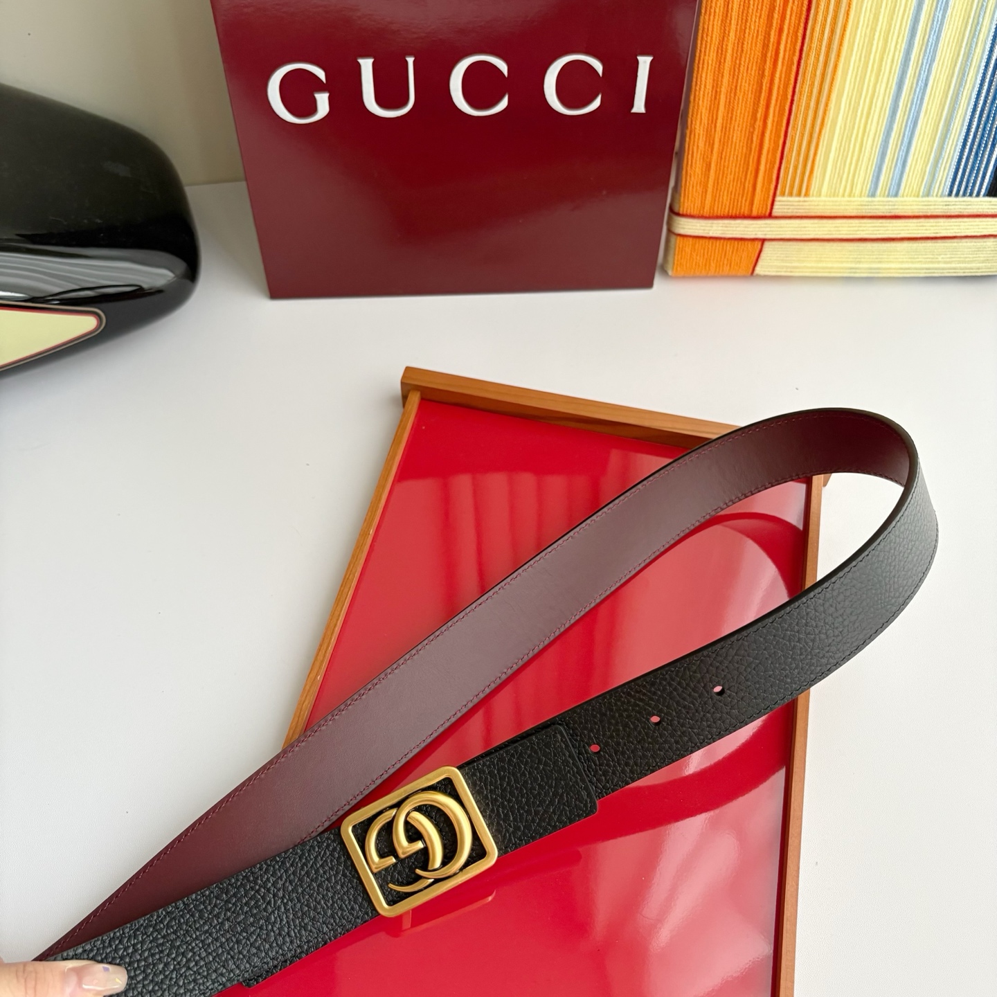 Gucci 经典原单品质，黑色荔枝纹搭配酒红色平纹底，纯铜挂扣，精工制作，细节看图，实物拍摄，高端奢华，