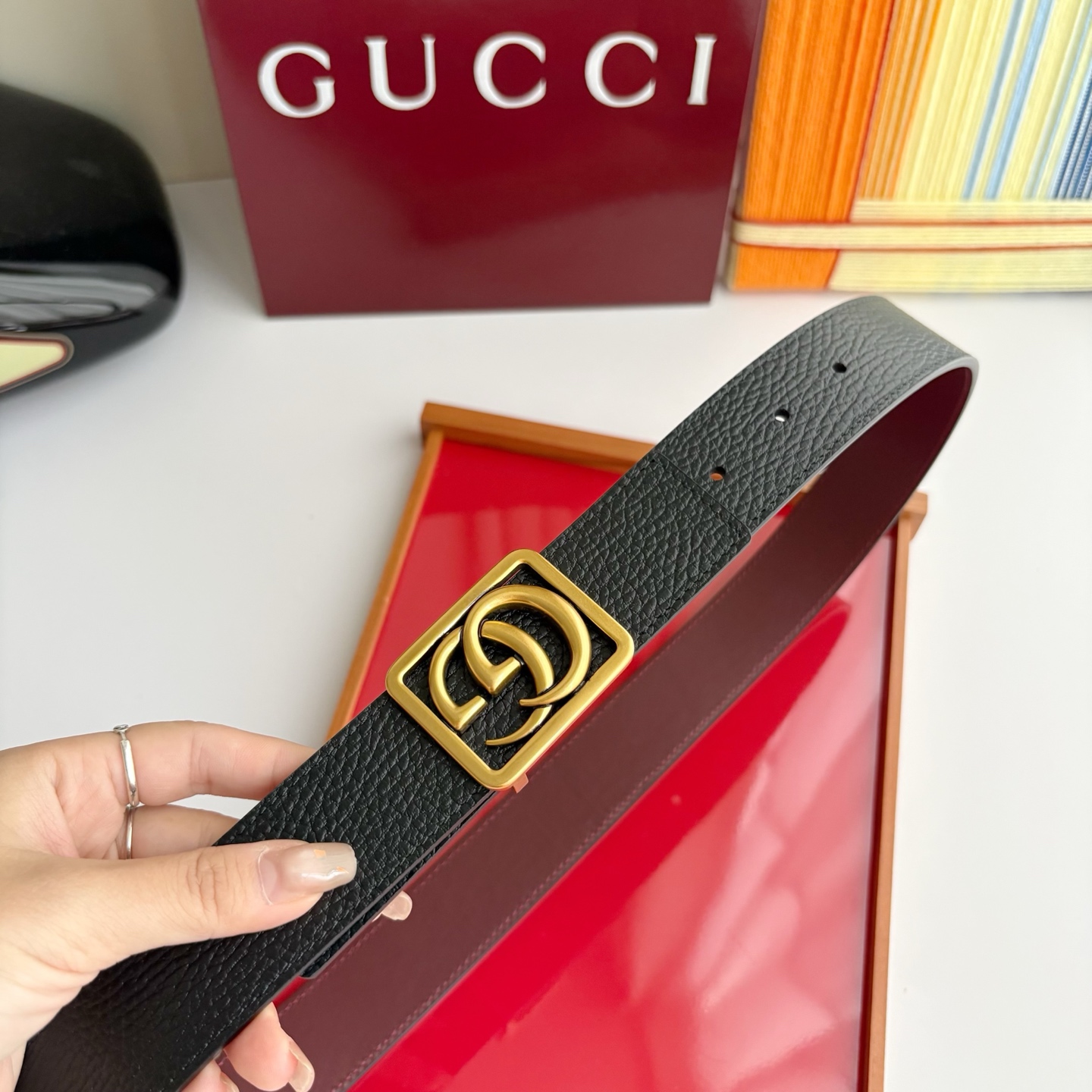 Gucci 经典原单品质，黑色荔枝纹搭配酒红色平纹底，纯铜挂扣，精工制作，细节看图，实物拍摄，高端奢华，
