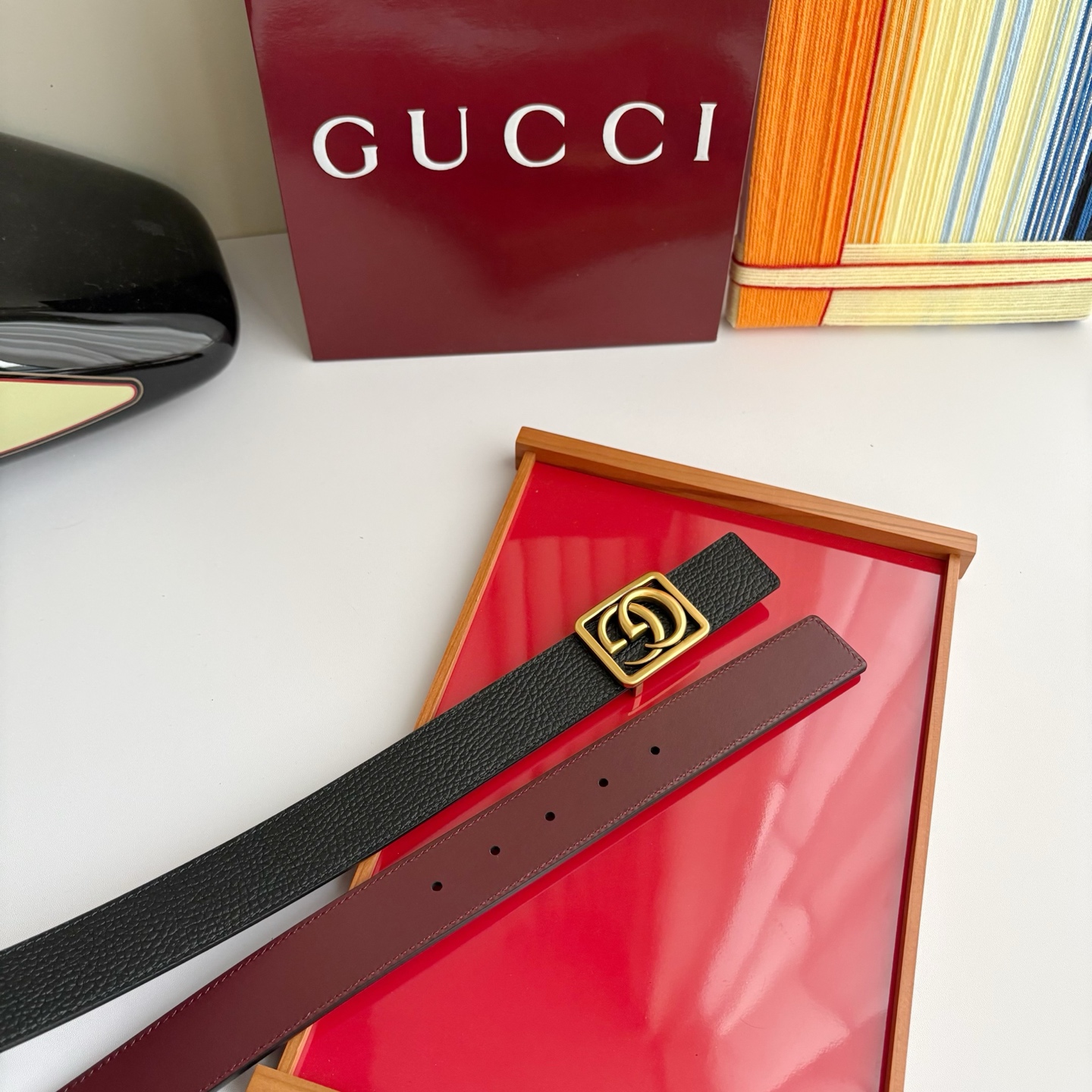 Gucci 经典原单品质，黑色荔枝纹搭配酒红色平纹底，纯铜挂扣，精工制作，细节看图，实物拍摄，高端奢华，