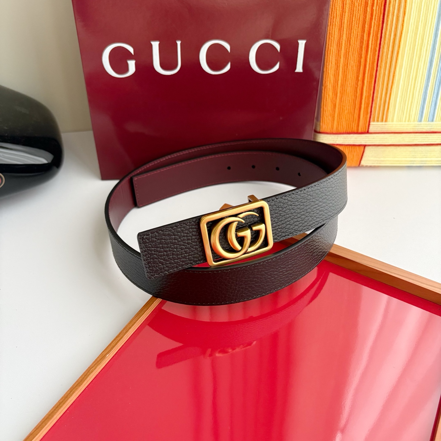 Gucci 经典原单品质，黑色荔枝纹搭配酒红色平纹底，纯铜挂扣，精工制作，细节看图，实物拍摄，高端奢华，