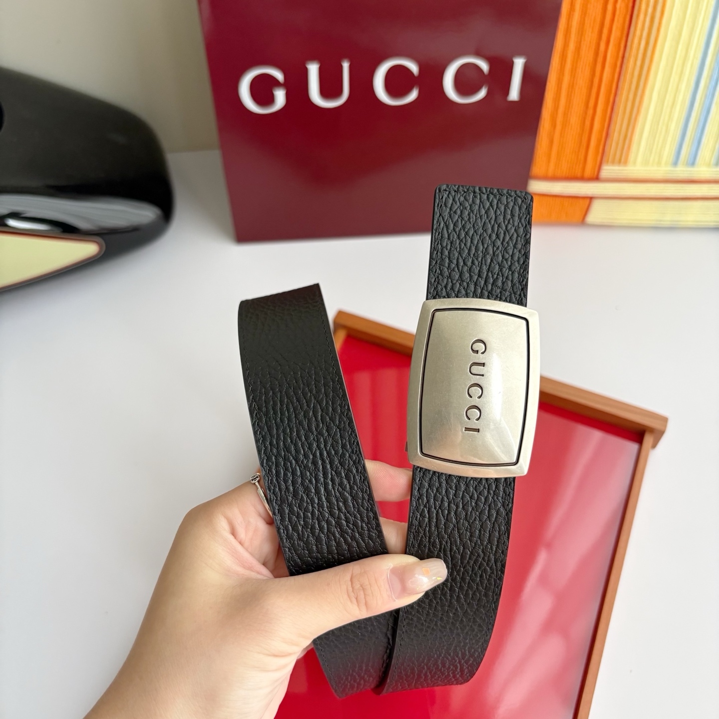 Gucci 经典原单品质，黑色荔枝纹搭配酒红色平纹底，纯铜挂扣，精工制作，细节看图，实物拍摄，高端奢华，
