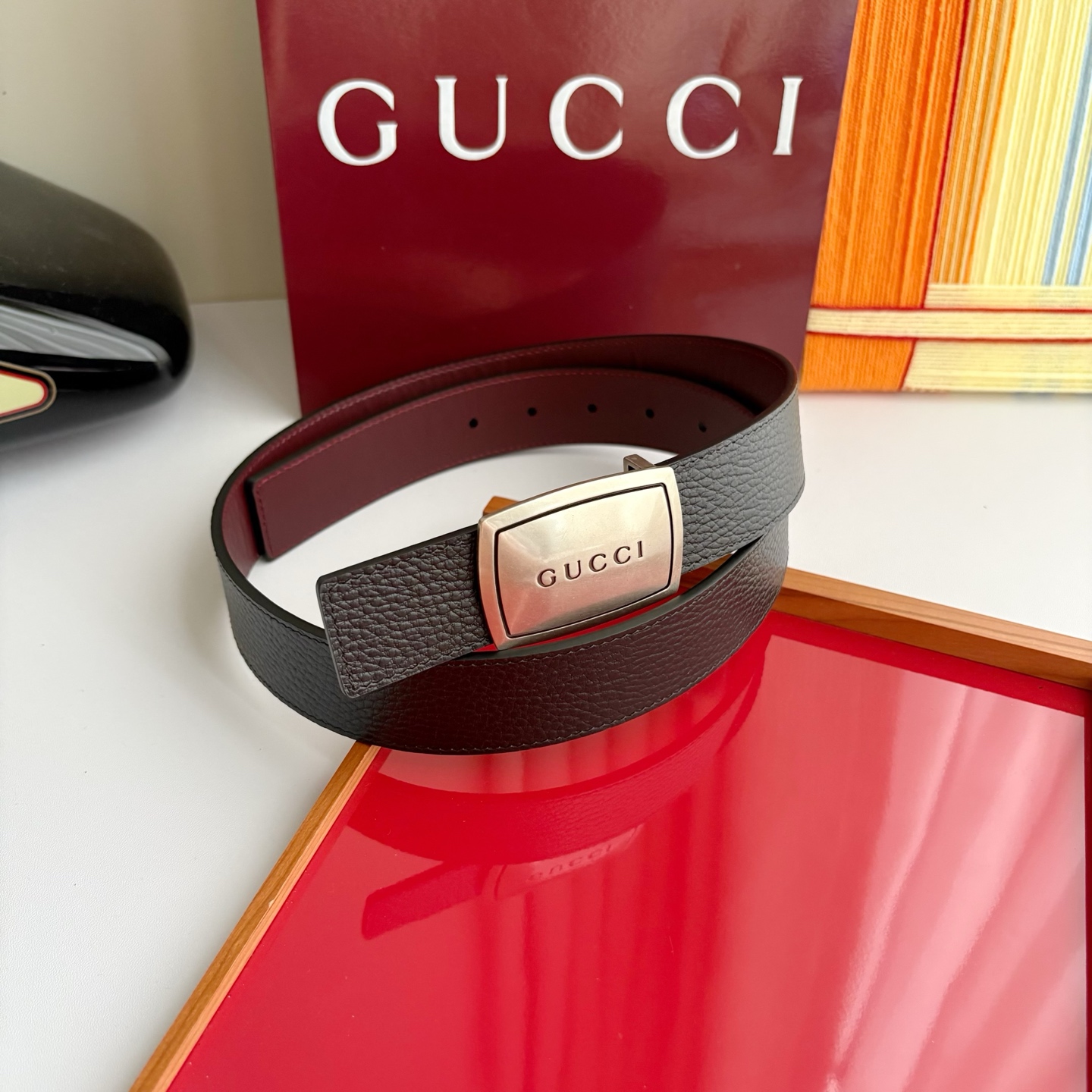 Gucci 经典原单品质，黑色荔枝纹搭配酒红色平纹底，纯铜挂扣，精工制作，细节看图，实物拍摄，高端奢华，