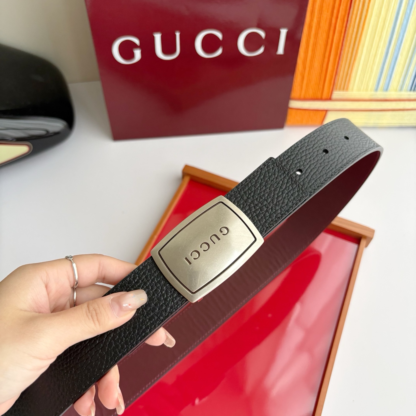 Gucci 经典原单品质，黑色荔枝纹搭配酒红色平纹底，纯铜挂扣，精工制作，细节看图，实物拍摄，高端奢华，