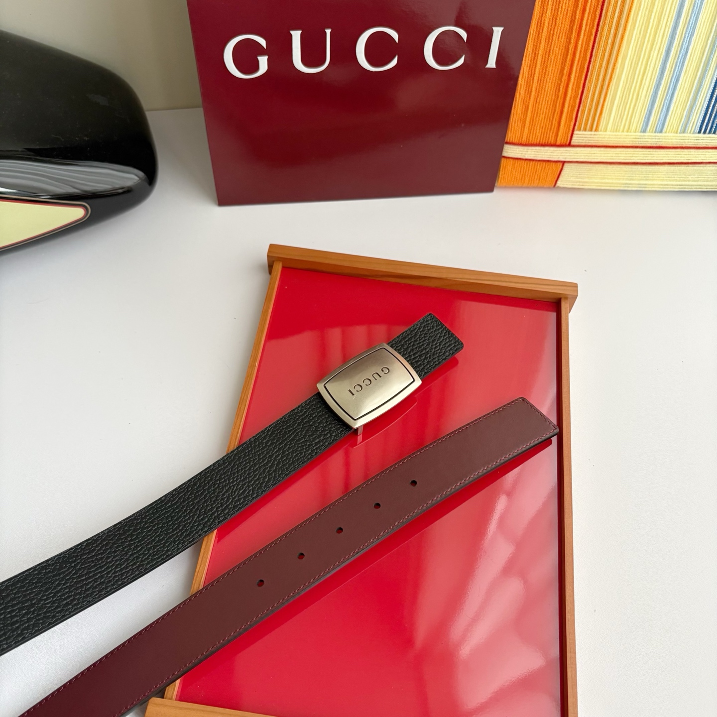 Gucci 经典原单品质，黑色荔枝纹搭配酒红色平纹底，纯铜挂扣，精工制作，细节看图，实物拍摄，高端奢华，