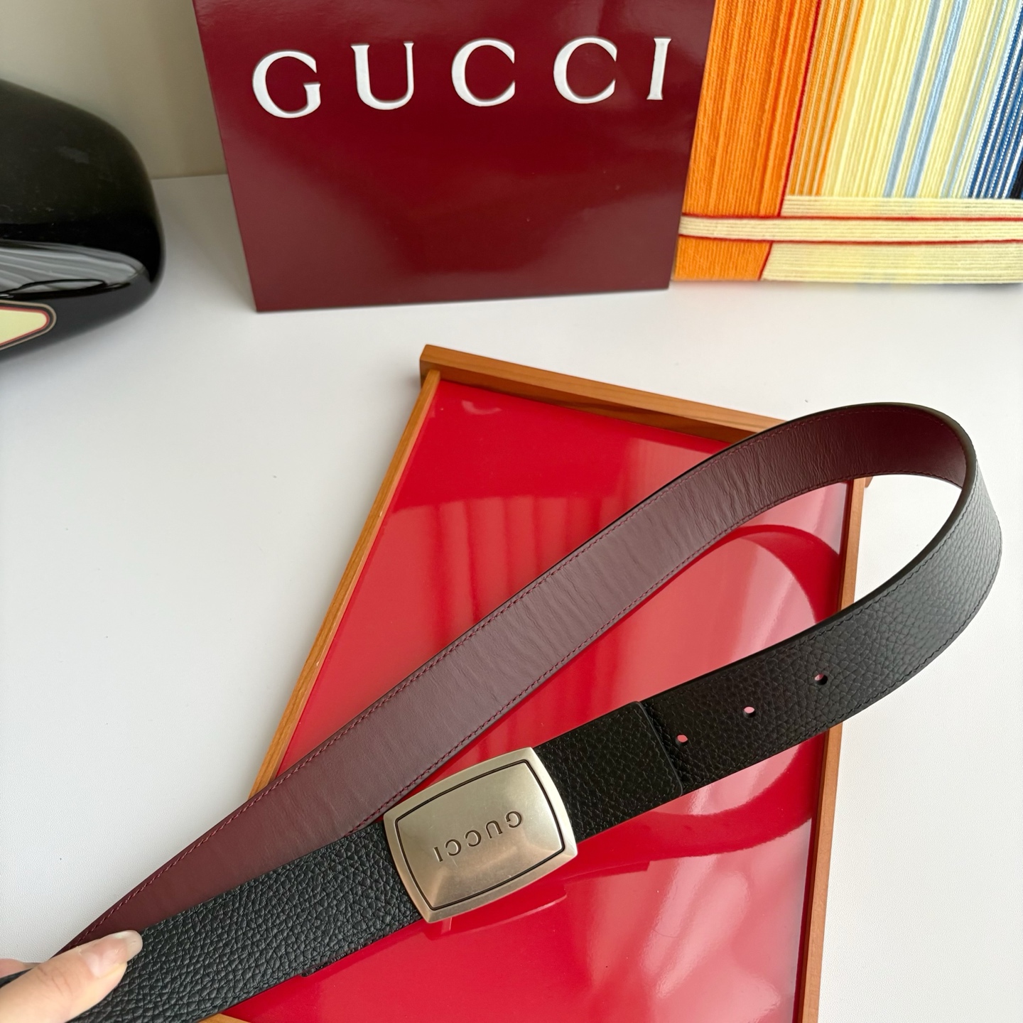Gucci 经典原单品质，黑色荔枝纹搭配酒红色平纹底，纯铜挂扣，精工制作，细节看图，实物拍摄，高端奢华，