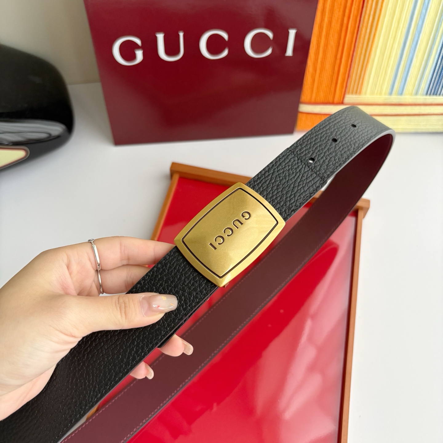 Gucci 经典原单品质，黑色荔枝纹搭配酒红色平纹底，纯铜挂扣，精工制作，细节看图，实物拍摄，高端奢华，