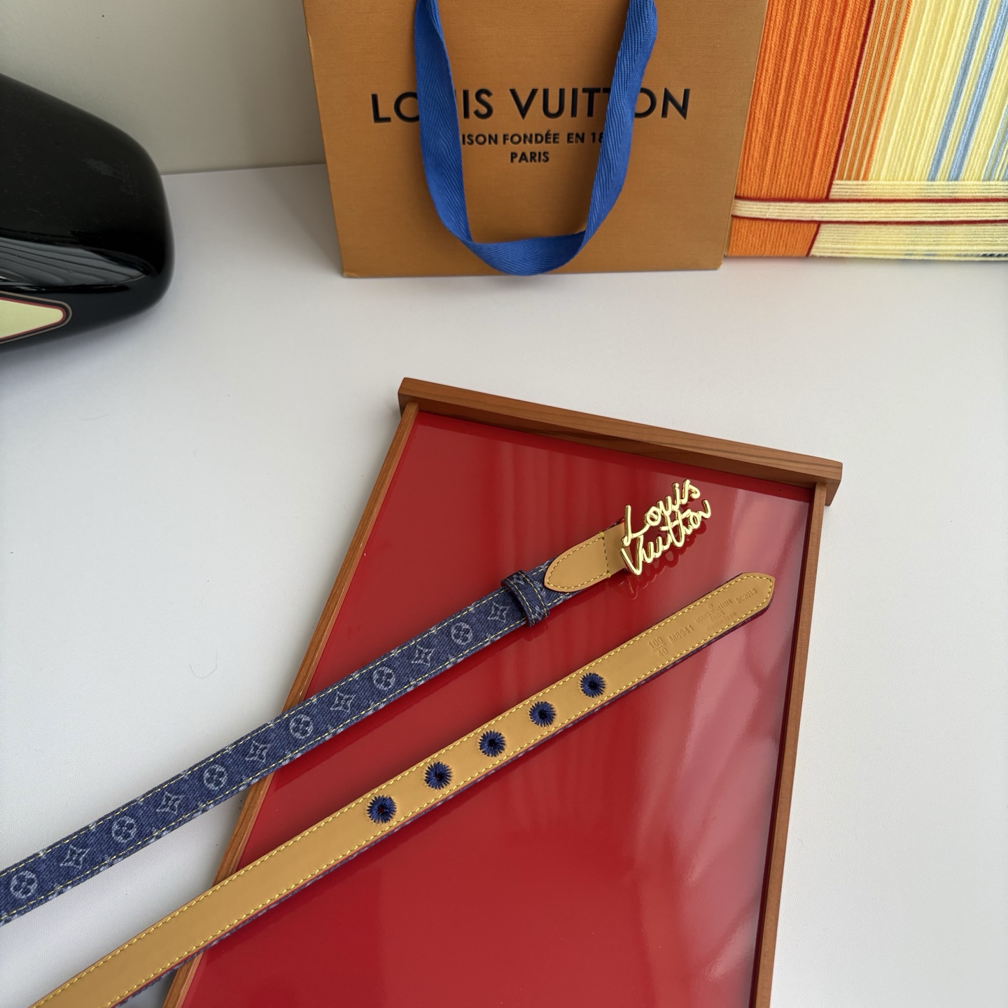 Lv当季新款牛仔篮Monogram 帆布材质，复古做旧的老花印花搭配另一面树膏进口牛皮，也可作为装饰腰带