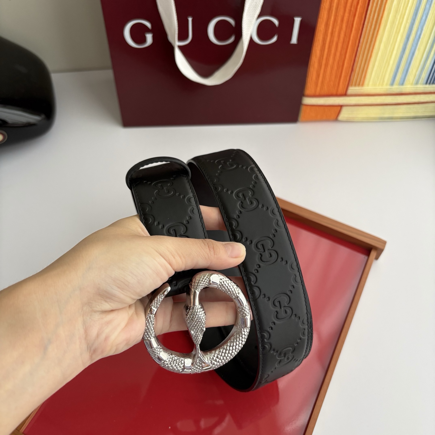 Gucci 经典原单品质，经典品牌压花logo搭配原版平纹皮底，纯钢精品扣，精工制作，细节看图，实物拍摄