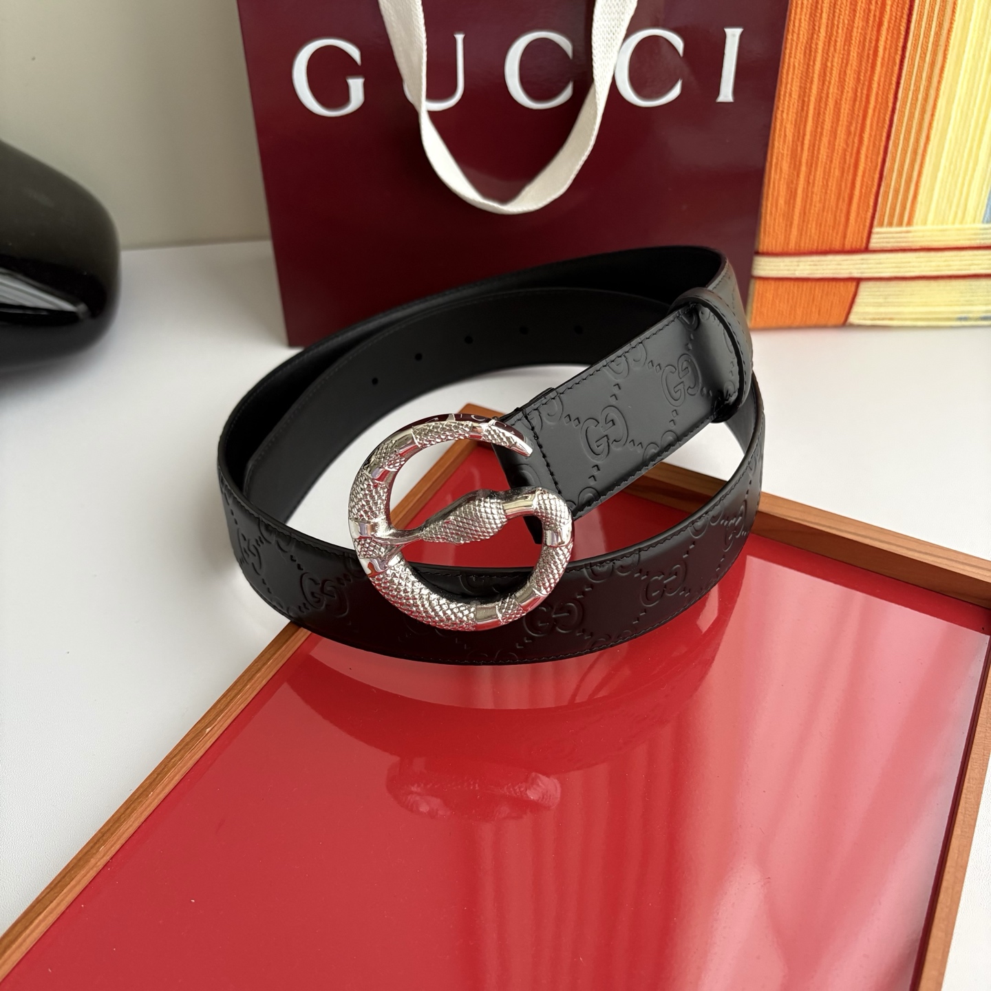 Gucci 经典原单品质，经典品牌压花logo搭配原版平纹皮底，纯钢精品扣，精工制作，细节看图，实物拍摄