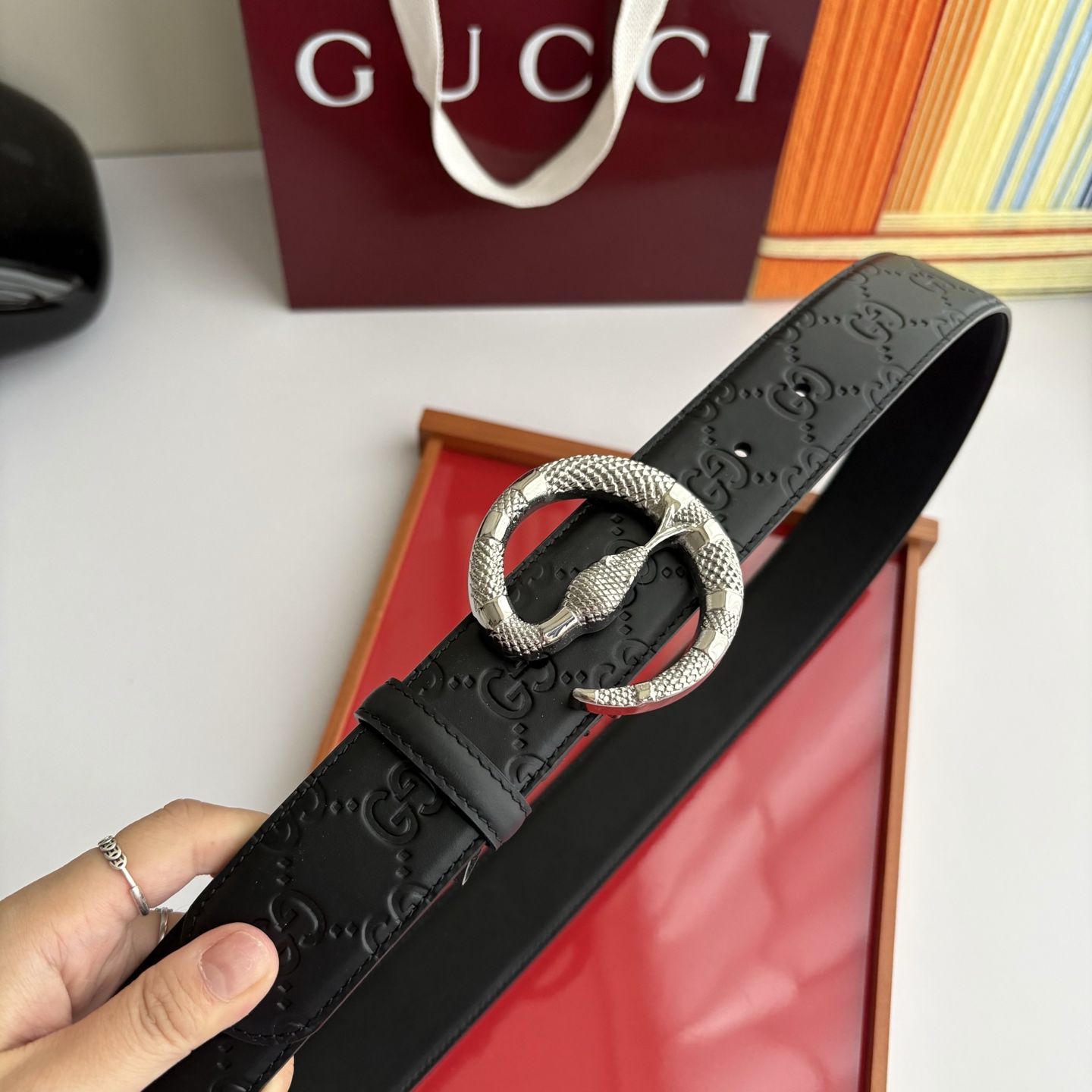 Gucci 经典原单品质，经典品牌压花logo搭配原版平纹皮底，纯钢精品扣，精工制作，细节看图，实物拍摄