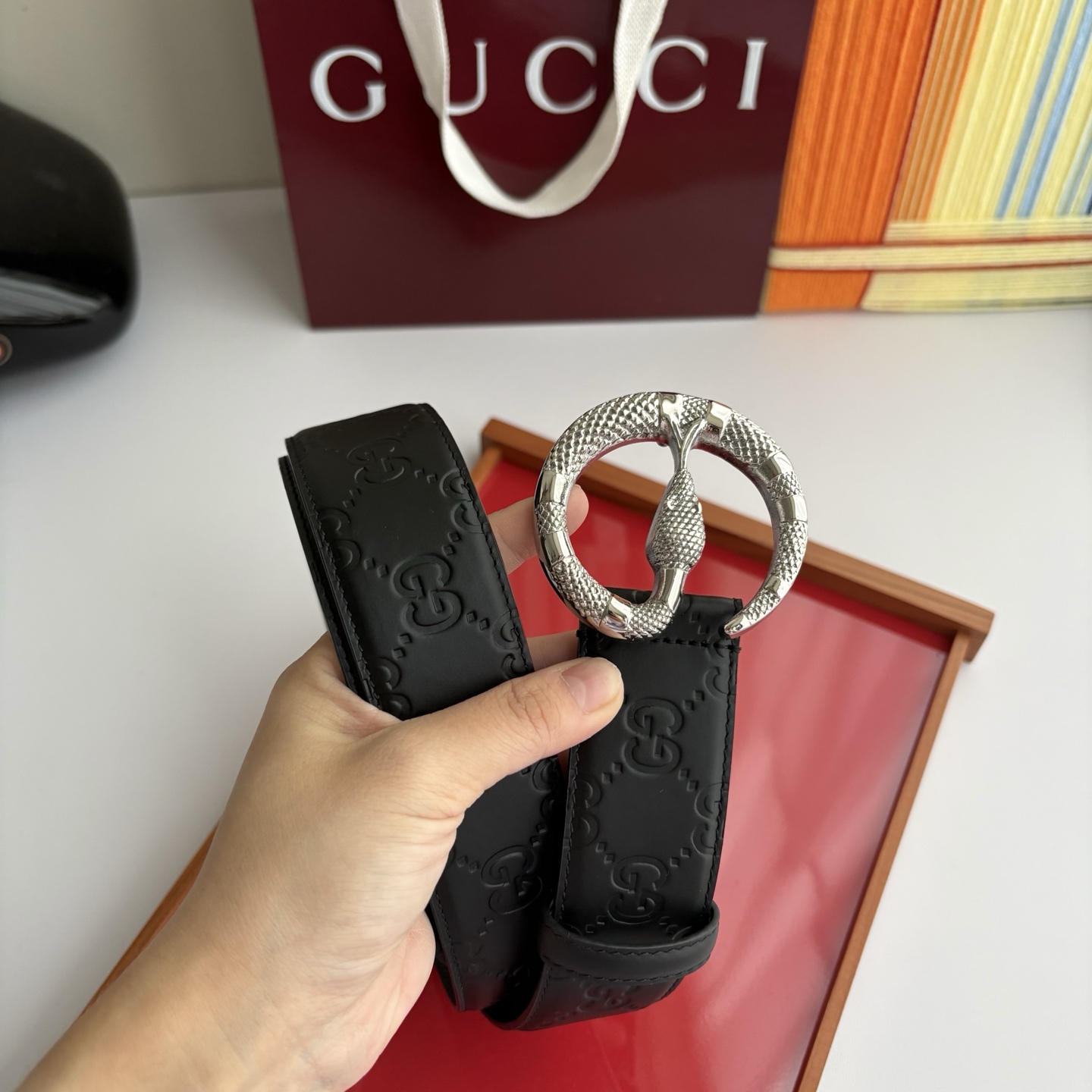 Gucci 经典原单品质，经典品牌压花logo搭配原版平纹皮底，纯钢精品扣，精工制作，细节看图，实物拍摄