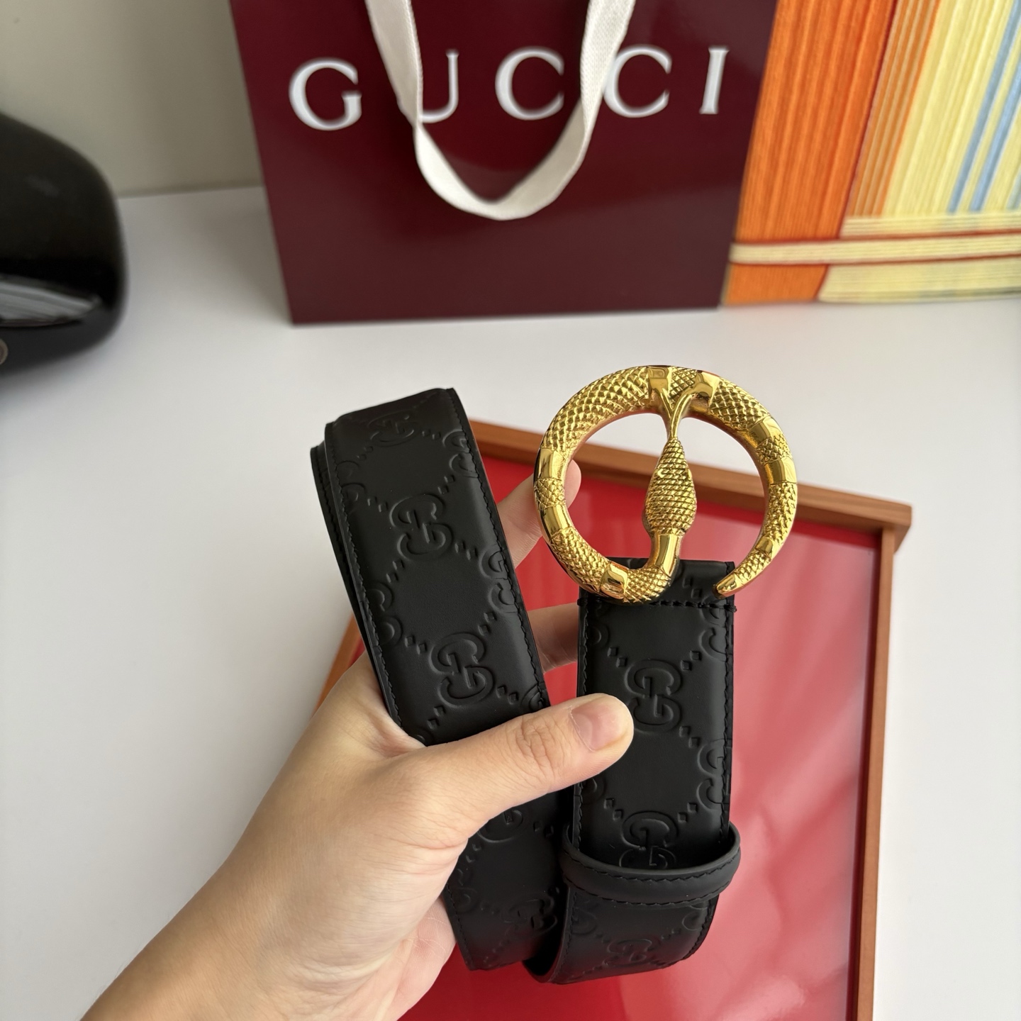 Gucci 经典原单品质，经典品牌压花logo搭配原版平纹皮底，纯钢精品扣，精工制作，细节看图，实物拍摄