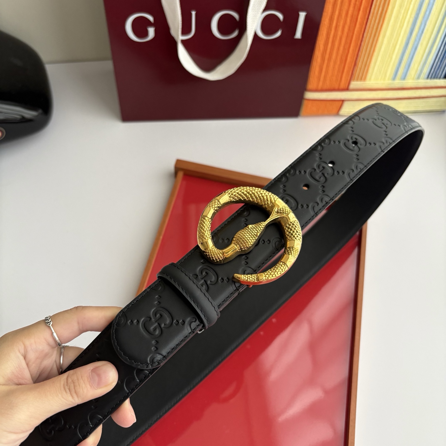 Gucci 经典原单品质，经典品牌压花logo搭配原版平纹皮底，纯钢精品扣，精工制作，细节看图，实物拍摄