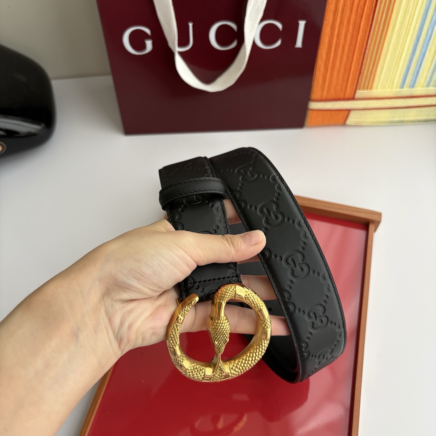 Gucci 经典原单品质，经典品牌压花logo搭配原版平纹皮底，纯钢精品扣，精工制作，细节看图，实物拍摄