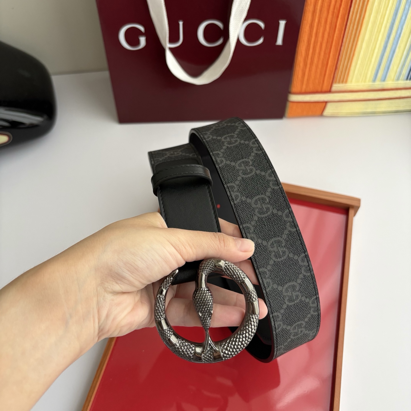 Gucci 经典原单品质，经典品牌印花logo搭配原版平纹皮底，纯钢精品扣，精工制作，细节看图，实物拍摄