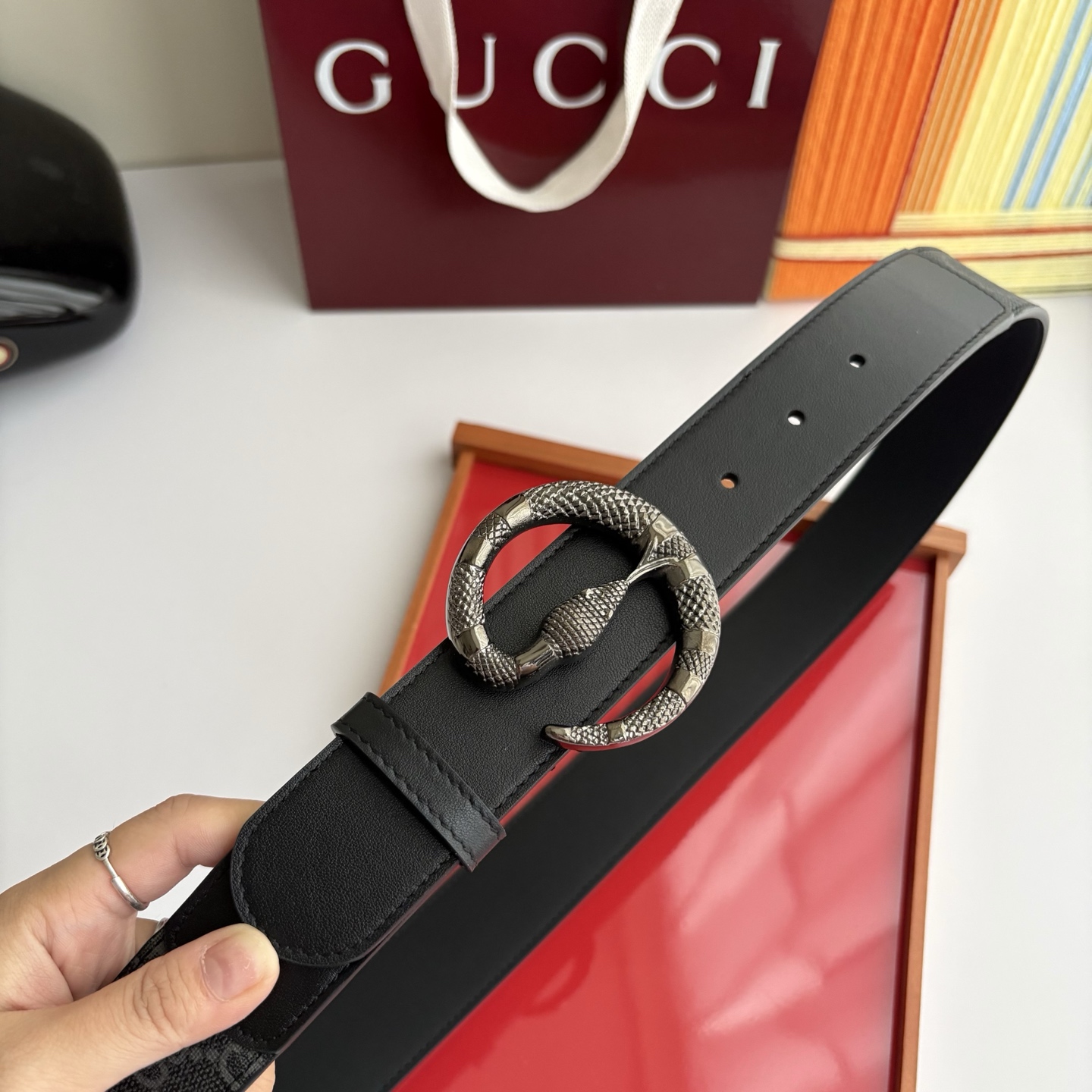 Gucci 经典原单品质，经典品牌印花logo搭配原版平纹皮底，纯钢精品扣，精工制作，细节看图，实物拍摄