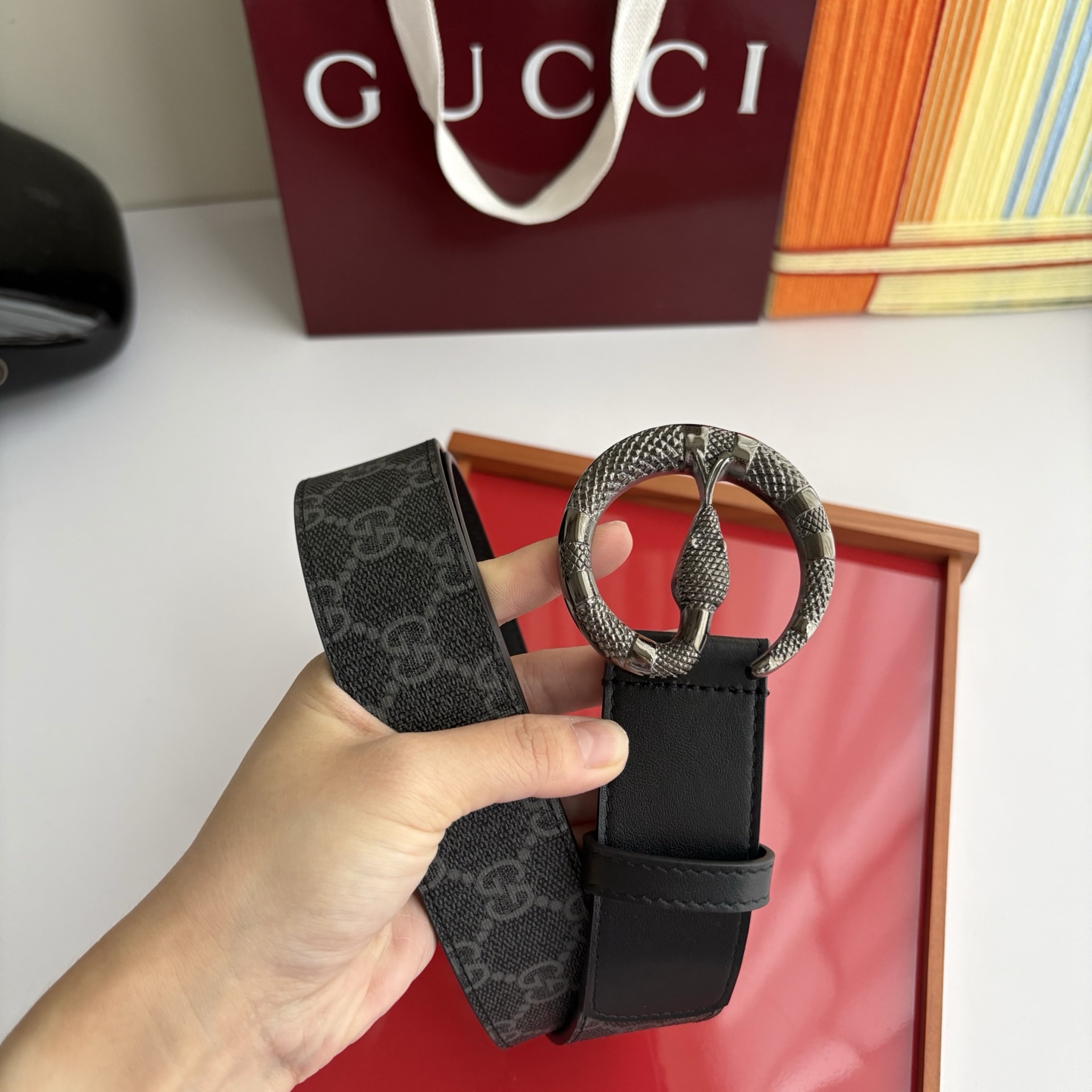 Gucci 经典原单品质，经典品牌印花logo搭配原版平纹皮底，纯钢精品扣，精工制作，细节看图，实物拍摄