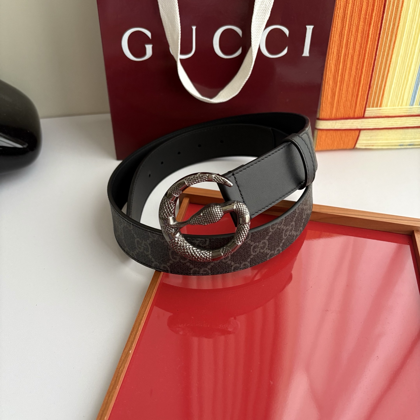 Gucci 经典原单品质，经典品牌印花logo搭配原版平纹皮底，纯钢精品扣，精工制作，细节看图，实物拍摄