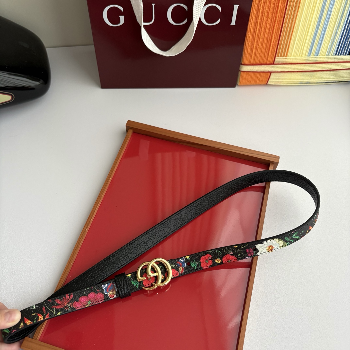 Gucci 经典原单品质，花卉系列印花面搭配荔枝纹底，纯铜精品挂扣，两面可用，细节看图，实物拍摄，高端奢
