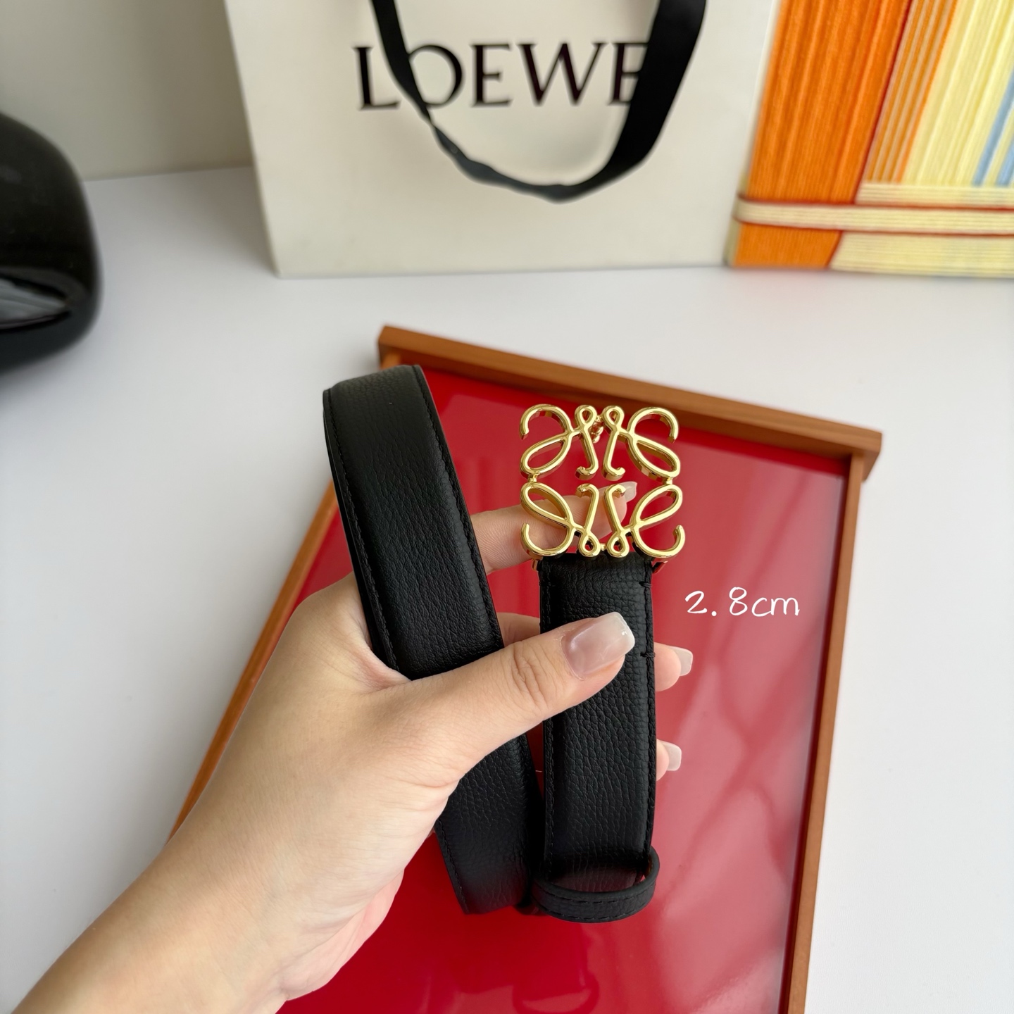 NO:861013,Original Loewe pebbled leather belt. Anagram buckle Anchor belt buckle, width 2.8cm, five-hole adjustment. Black/gold buckle, belt, loewe, cowhide19860909原单  Loewe 鹅卵石纹牛皮腰带.Anagram搭扣 Anchor腰带扣 宽2.8cm,五孔调节.黑色/金扣,皮带,loewe,cowhide,Belt