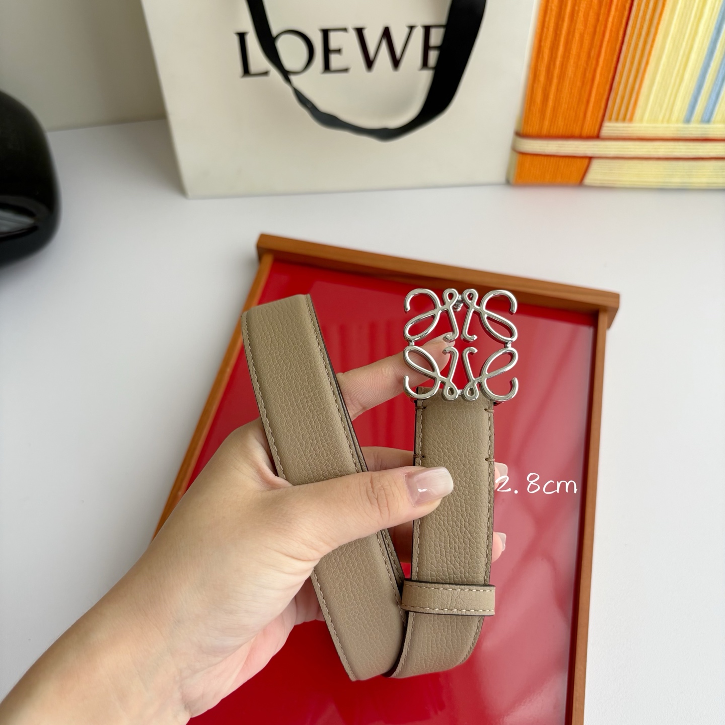 NO:861023,Original Loewe pebbled leather belt. Anagram buckle Anchor belt buckle, width 2.8cm, five-hole adjustment. Dark sand/silver buckle, belt, loewe, cowhide19860909原单  Loewe 鹅卵石纹牛皮腰带.Anagram搭扣 Anchor腰带扣 宽2.8cm,五孔调节.暗沙色/银扣,皮带,loewe,cowhide,Belt