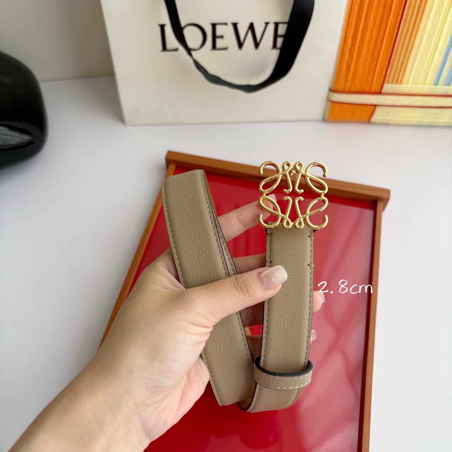 NO:861035,Original Loewe pebbled leather belt. Anagram buckle Anchor belt buckle, width 2.8cm, five-hole adjustment. Dark sand color/gold buckle, belt, loewe, cowhide19860909原单  Loewe 鹅卵石纹牛皮腰带.Anagram搭扣 Anchor腰带扣 宽2.8cm,五孔调节.暗沙色/金扣,皮带,loewe,cowhide,Belt