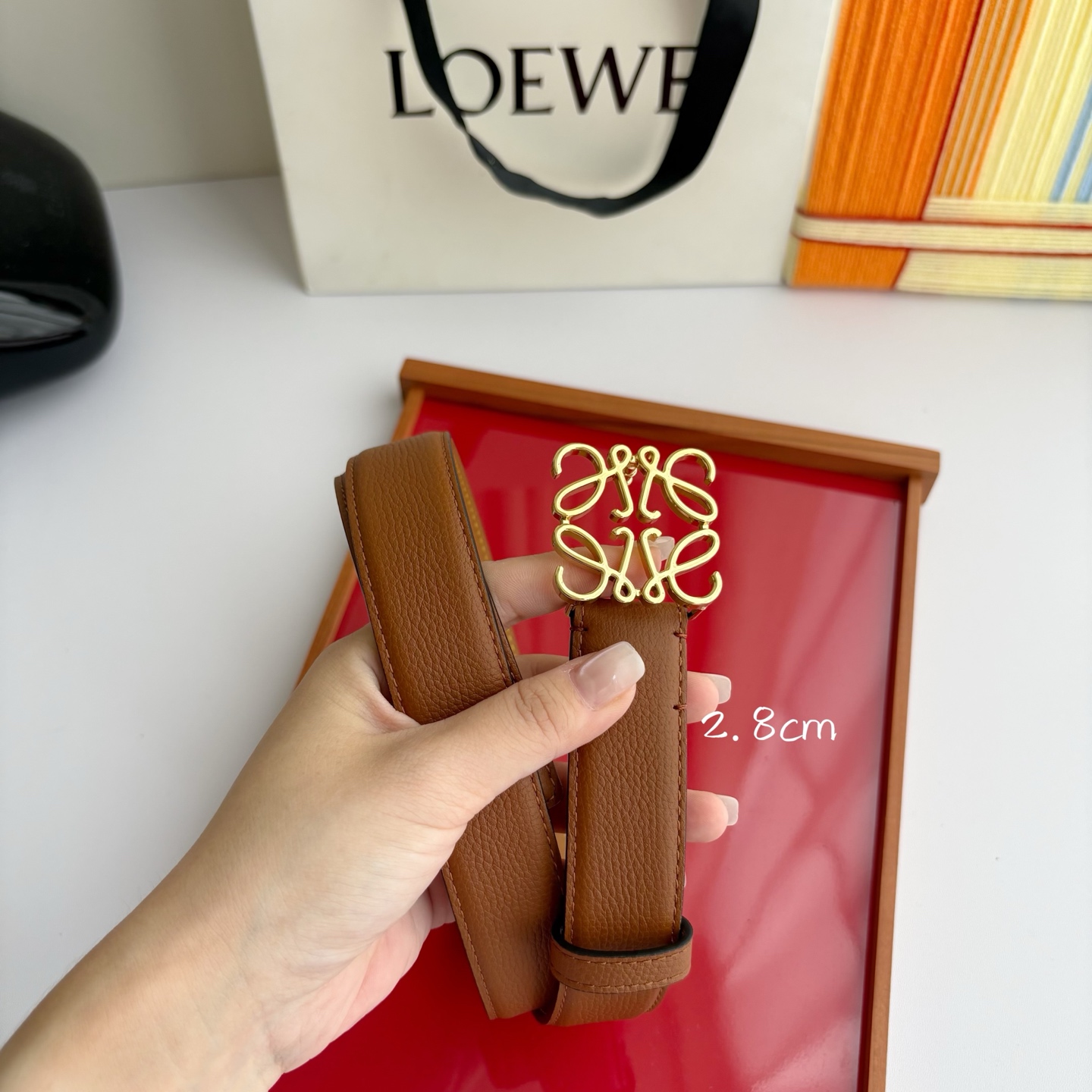 NO:861052,Original Loewe pebbled leather belt. Anagram buckle Anchor belt buckle, width 2.8cm, five-hole adjustment. Caramel color/gold buckle, belt, loewe, cowhide19860909原单  Loewe 鹅卵石纹牛皮腰带.Anagram搭扣 Anchor腰带扣 宽2.8cm,五孔调节.焦糖色/金扣,皮带,loewe,cowhide,Belt