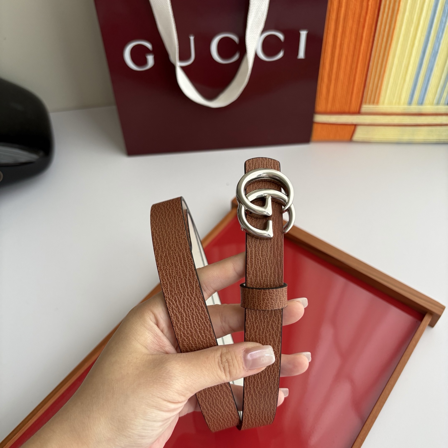 Gucci 经典原单品质，原版小牛皮搭配平纹底，纯铜精品挂扣，两面可用，细节看图，实物拍摄，高端奢华，宽