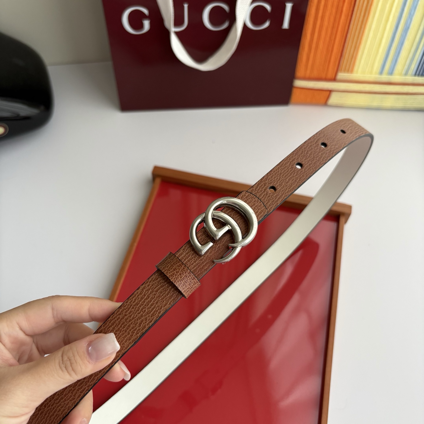 Gucci 经典原单品质，原版小牛皮搭配平纹底，纯铜精品挂扣，两面可用，细节看图，实物拍摄，高端奢华，宽