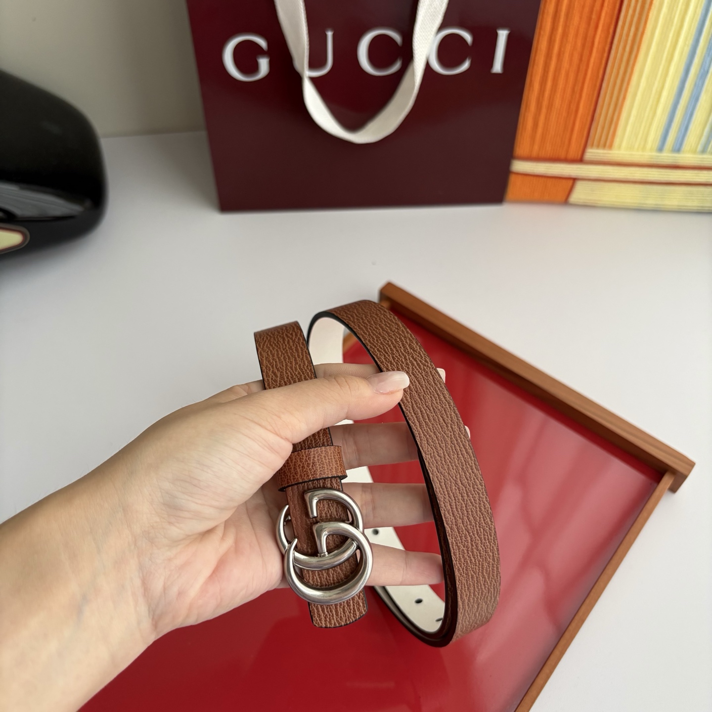 Gucci 经典原单品质，原版小牛皮搭配平纹底，纯铜精品挂扣，两面可用，细节看图，实物拍摄，高端奢华，宽