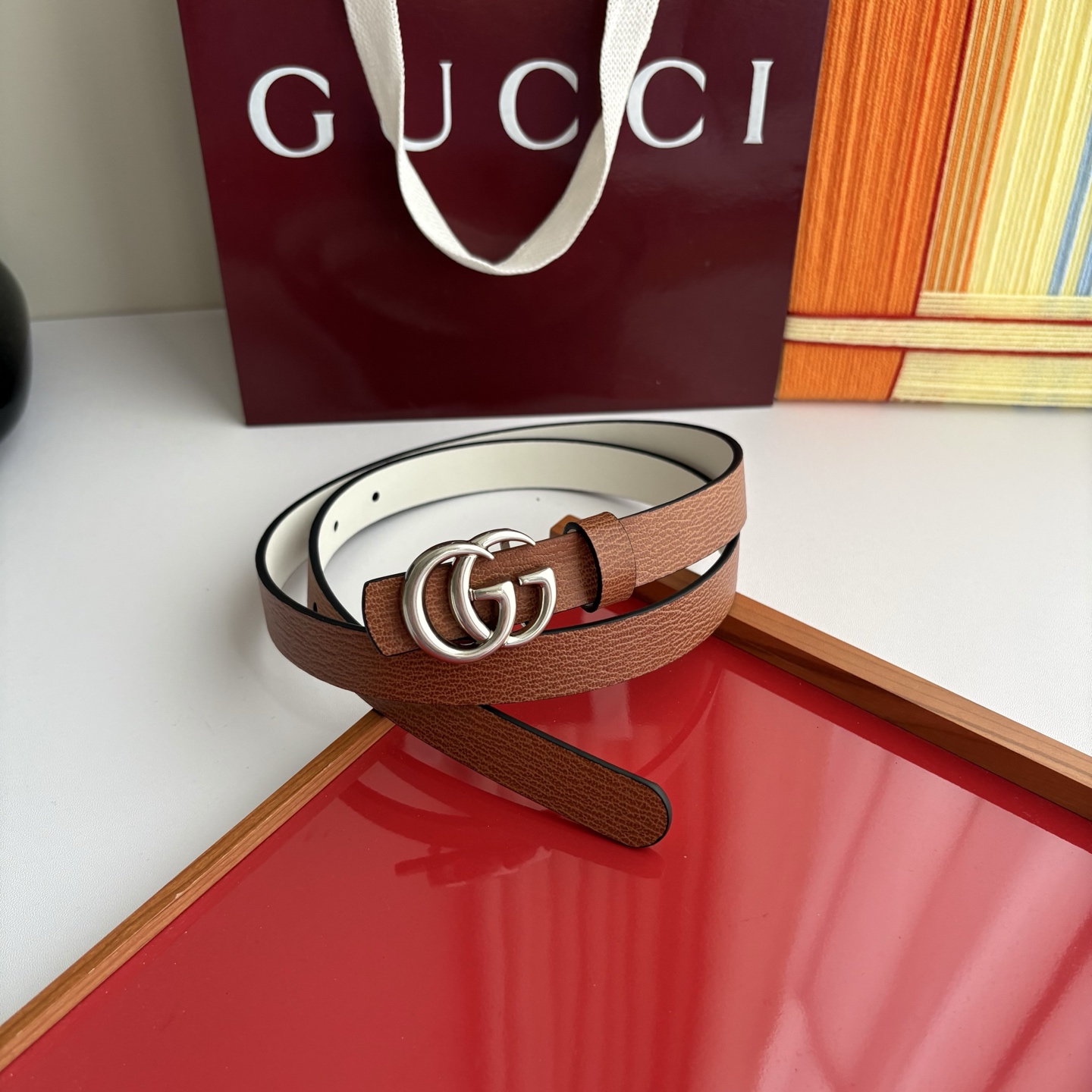 Gucci 经典原单品质，原版小牛皮搭配平纹底，纯铜精品挂扣，两面可用，细节看图，实物拍摄，高端奢华，宽