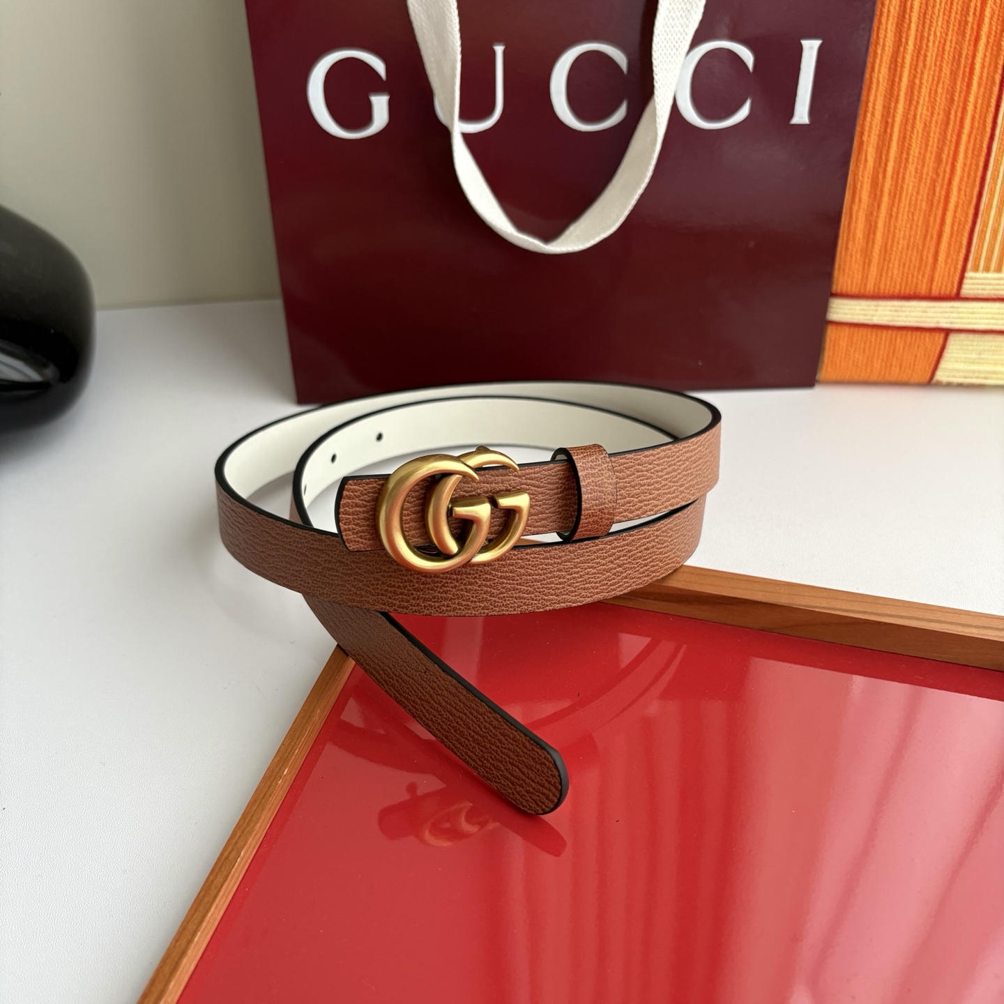 Gucci 经典原单品质，原版小牛皮搭配平纹底，纯铜精品挂扣，两面可用，细节看图，实物拍摄，高端奢华，宽