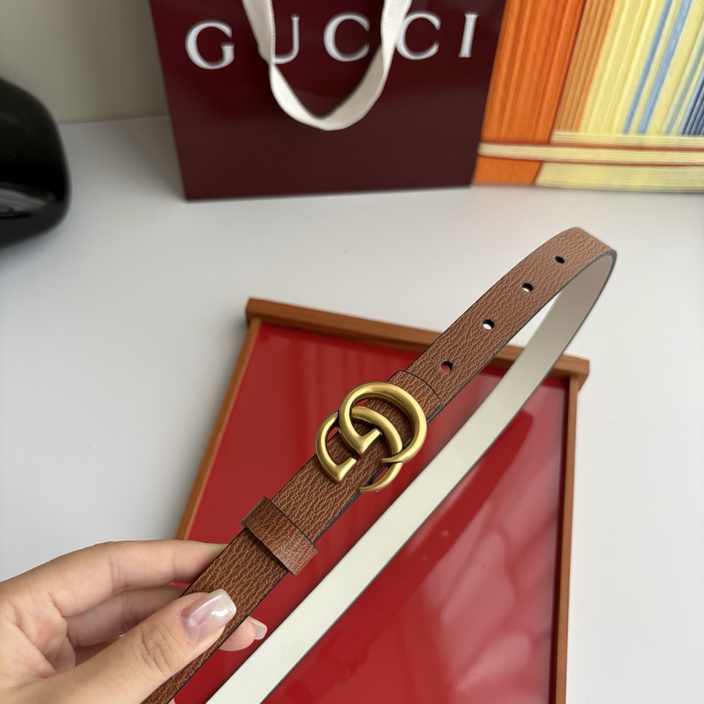 Gucci 经典原单品质，原版小牛皮搭配平纹底，纯铜精品挂扣，两面可用，细节看图，实物拍摄，高端奢华，宽