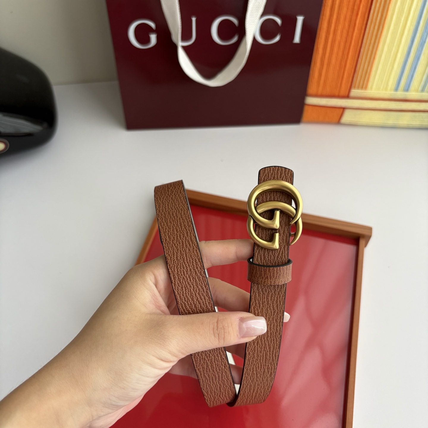 Gucci 经典原单品质，原版小牛皮搭配平纹底，纯铜精品挂扣，两面可用，细节看图，实物拍摄，高端奢华，宽