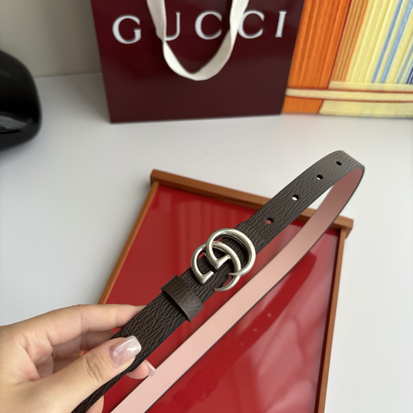 Gucci 经典原单品质，原版小牛皮搭配平纹底，纯铜精品挂扣，两面可用，细节看图，实物拍摄，高端奢华，宽