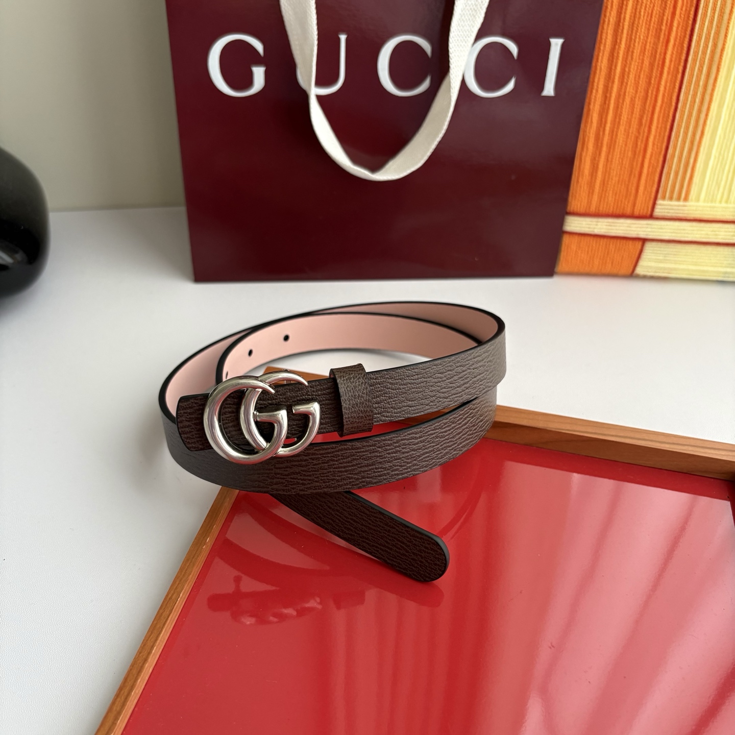 Gucci 经典原单品质，原版小牛皮搭配平纹底，纯铜精品挂扣，两面可用，细节看图，实物拍摄，高端奢华，宽