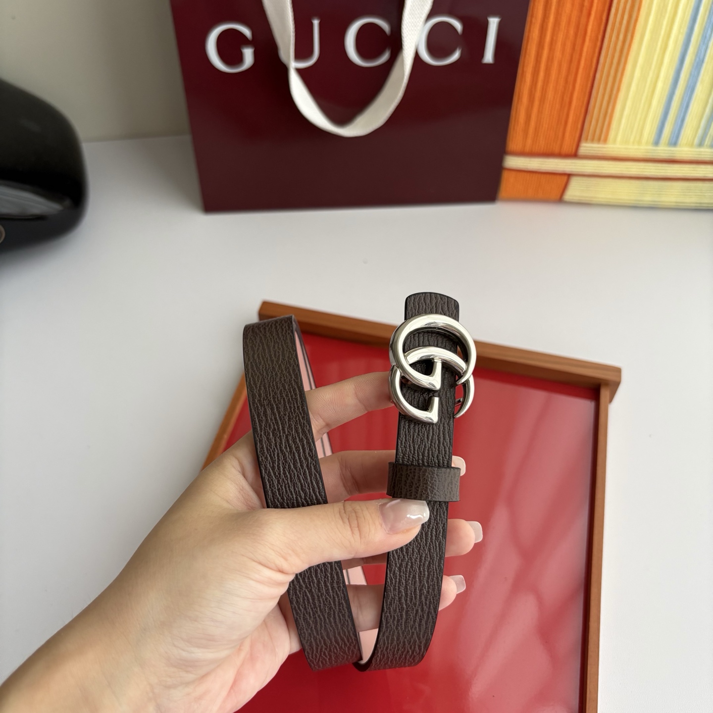 Gucci 经典原单品质，原版小牛皮搭配平纹底，纯铜精品挂扣，两面可用，细节看图，实物拍摄，高端奢华，宽