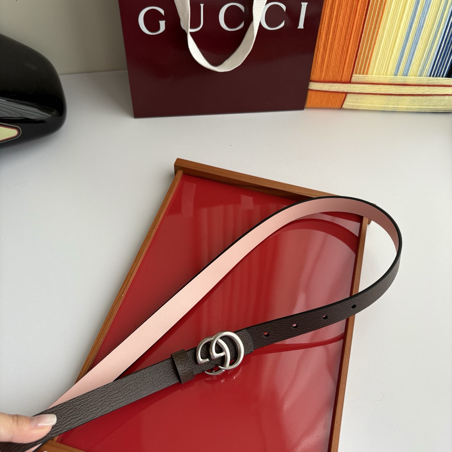 Gucci 经典原单品质，原版小牛皮搭配平纹底，纯铜精品挂扣，两面可用，细节看图，实物拍摄，高端奢华，宽