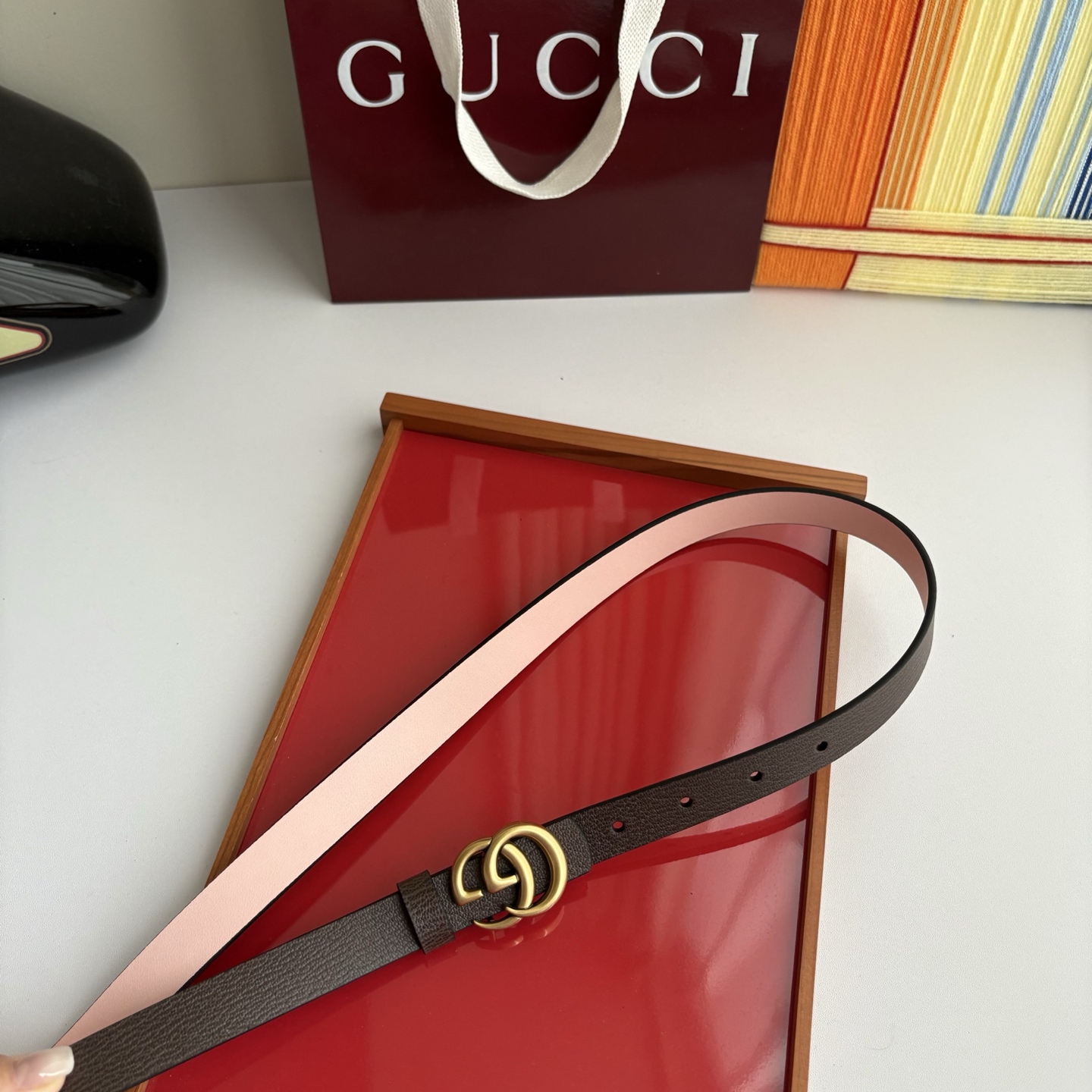 Gucci 经典原单品质，原版小牛皮搭配平纹底，纯铜精品挂扣，两面可用，细节看图，实物拍摄，高端奢华，宽