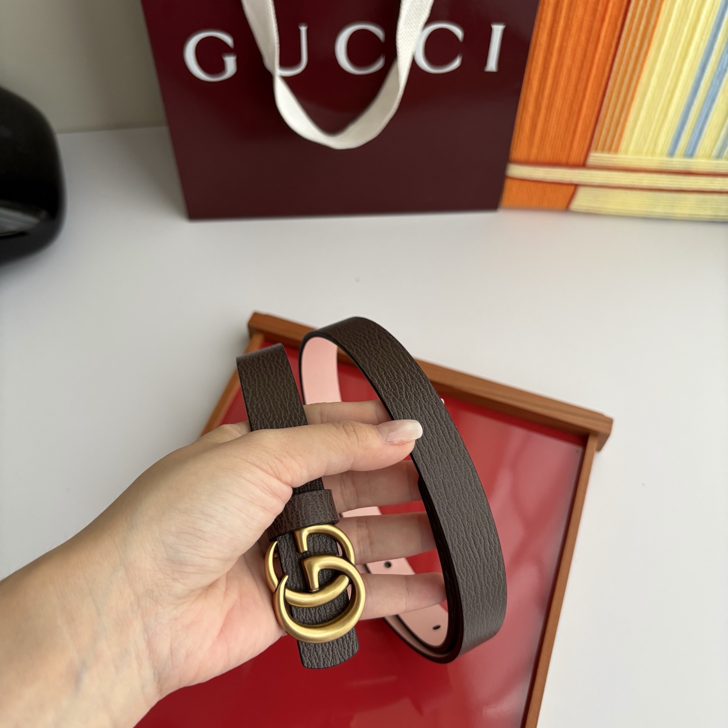 Gucci 经典原单品质，原版小牛皮搭配平纹底，纯铜精品挂扣，两面可用，细节看图，实物拍摄，高端奢华，宽